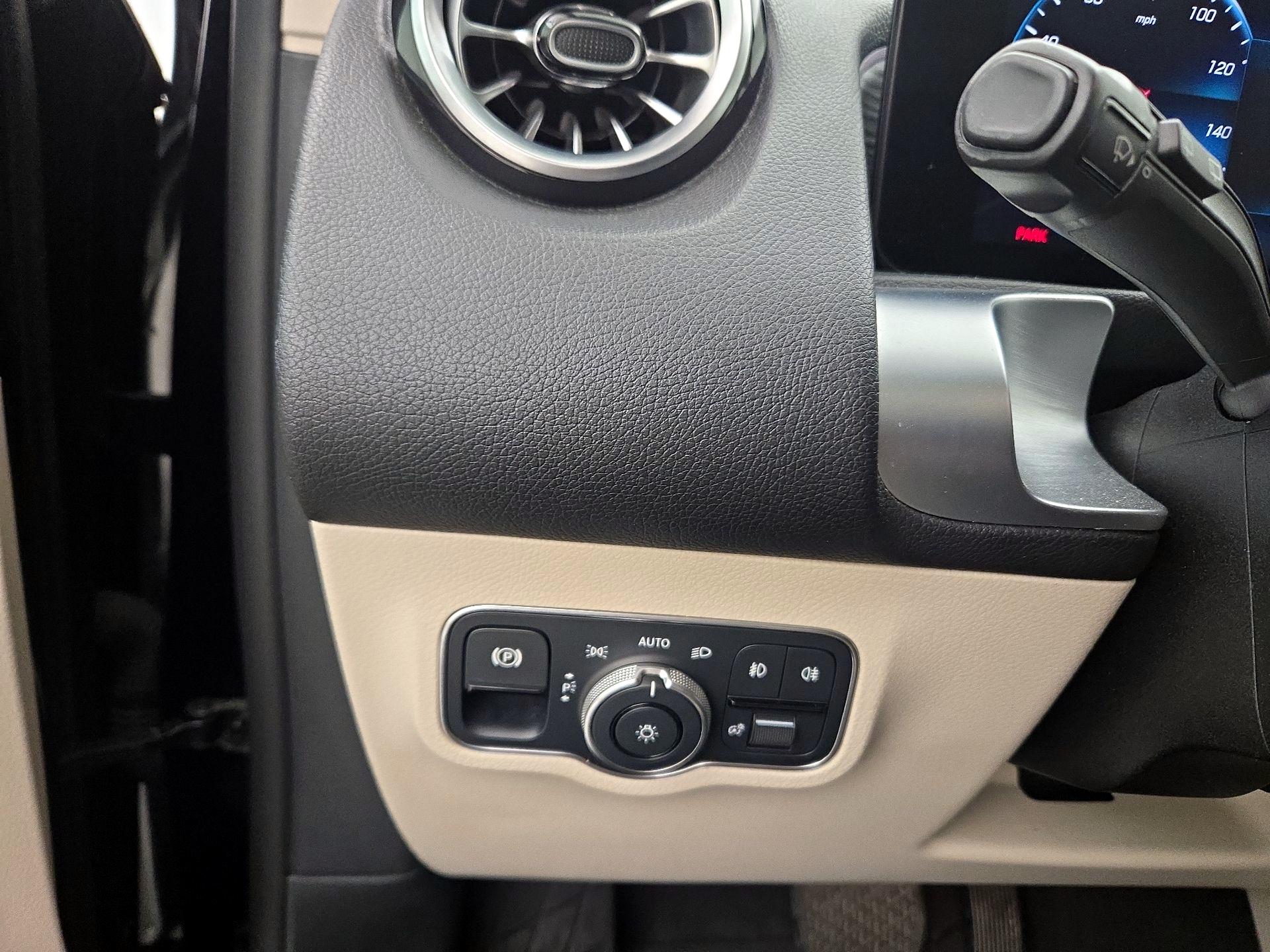 Thumbnail: 2023 Mercedes-Benz GLB - 13