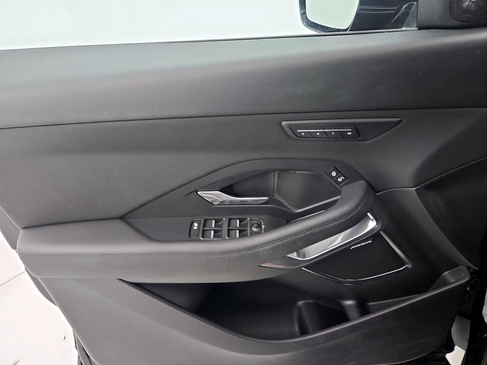 Thumbnail: 2019 Jaguar E-Pace - 12