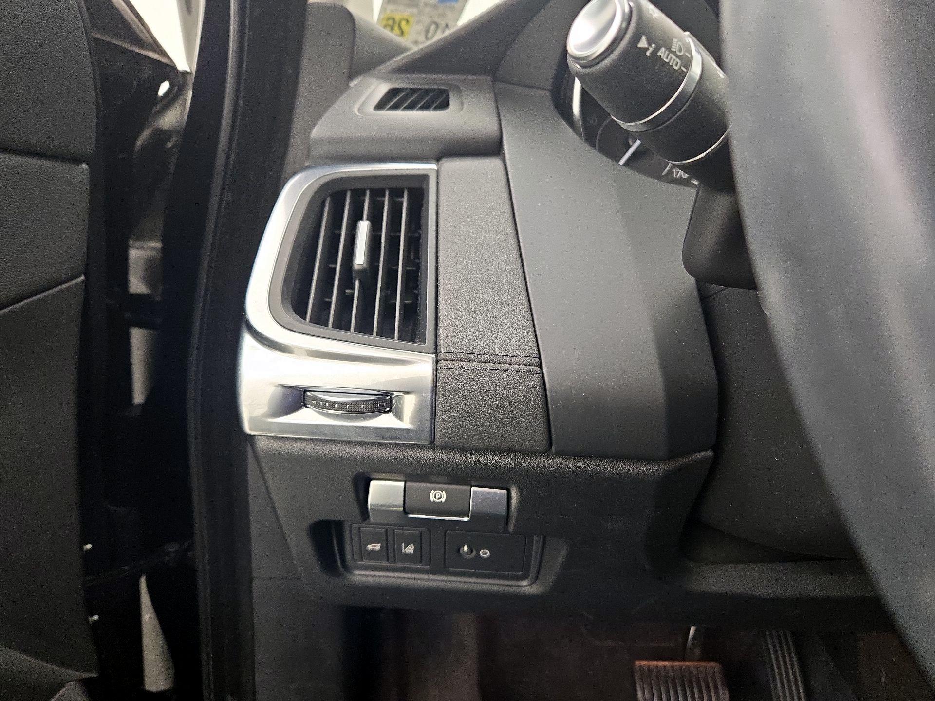 Thumbnail: 2019 Jaguar E-Pace - 13