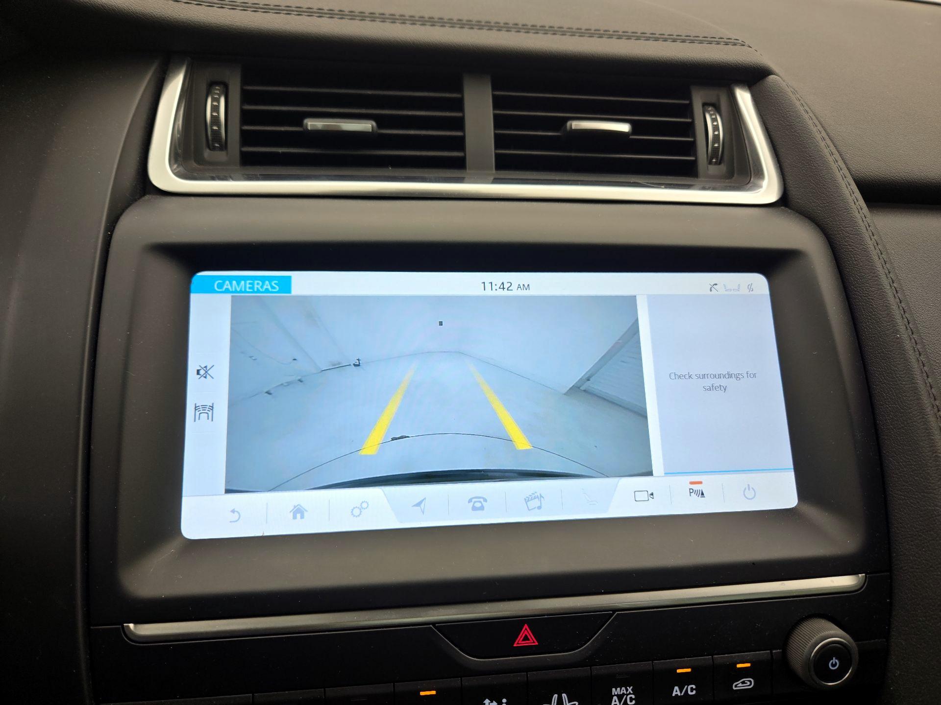 Thumbnail: 2019 Jaguar E-Pace - 15