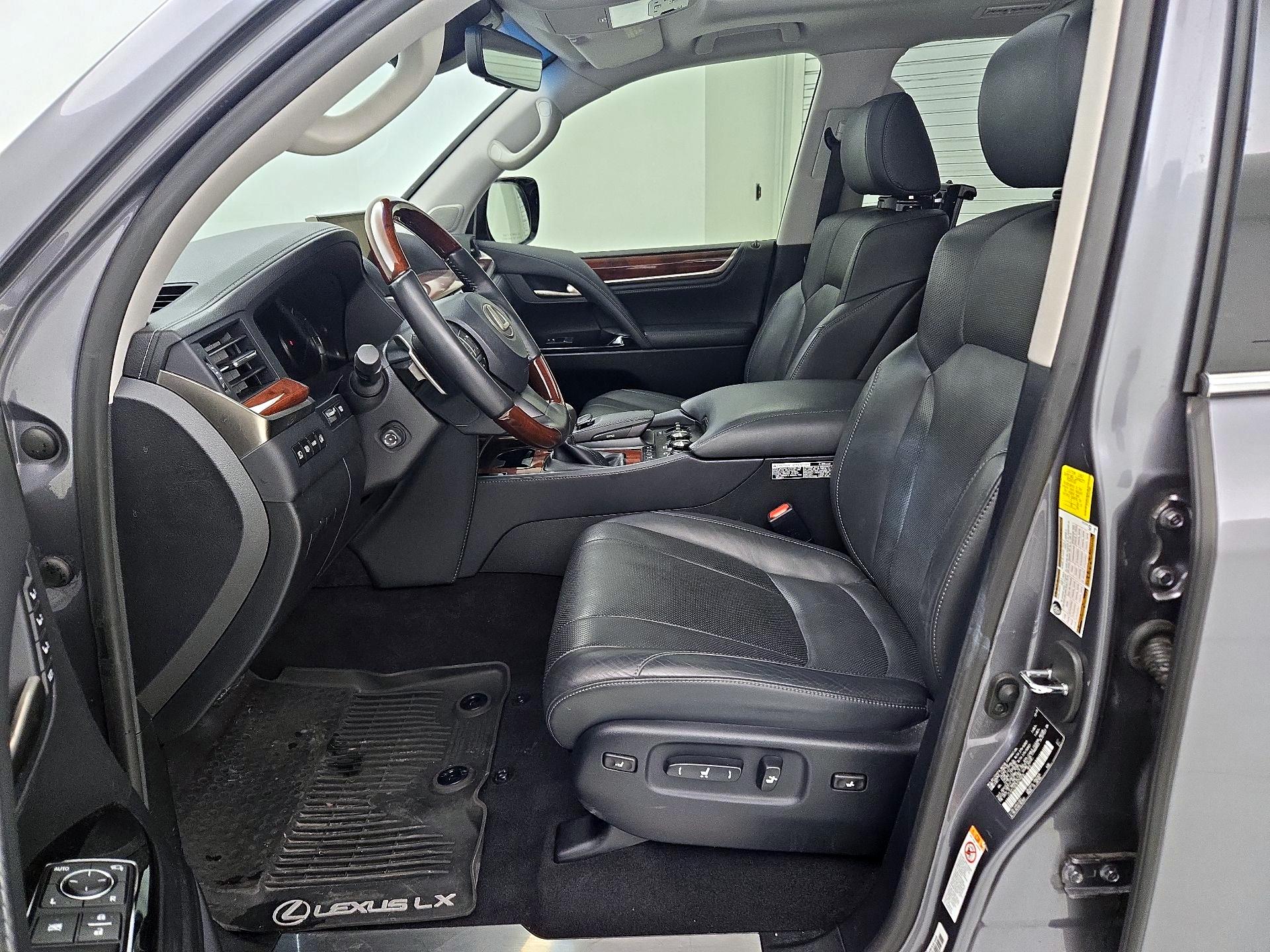 Thumbnail: 2019 Lexus LX - 11