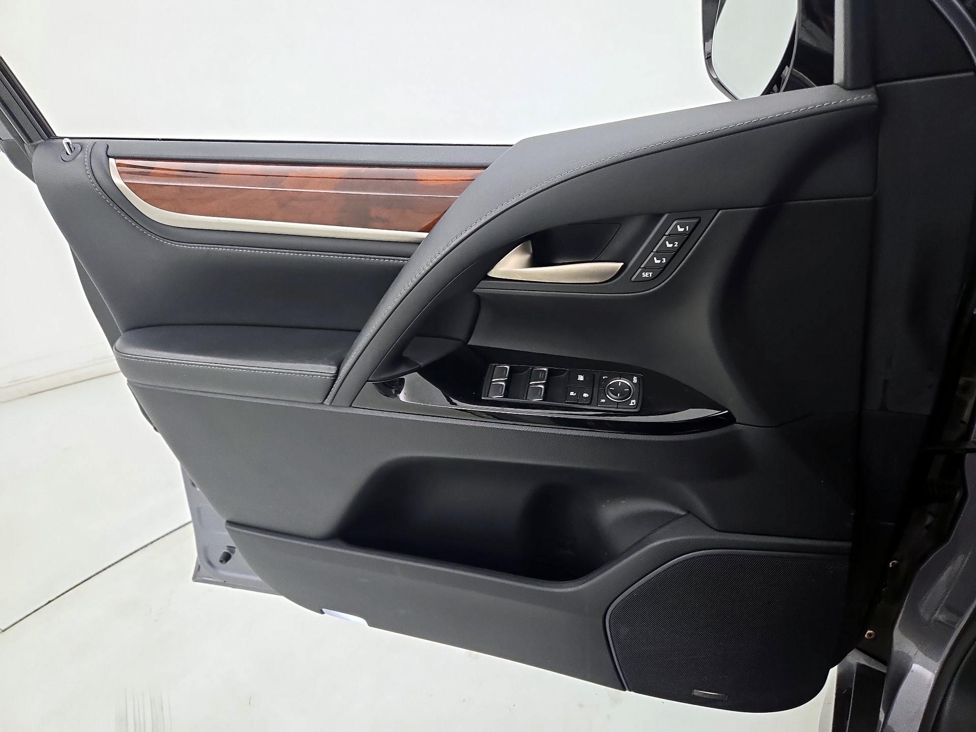 Thumbnail: 2019 Lexus LX - 12