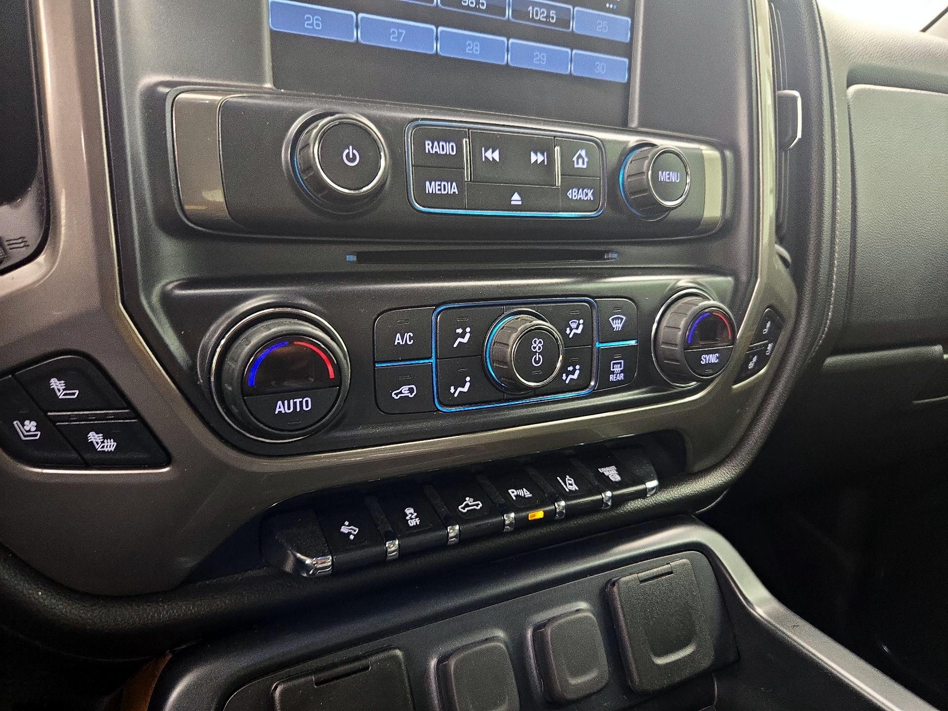 Thumbnail: 2018 Chevrolet Silverado 3500 - 17