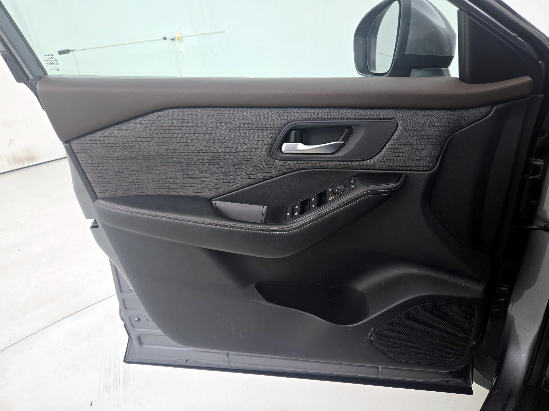 Thumbnail: 2022 Nissan Rogue - 12