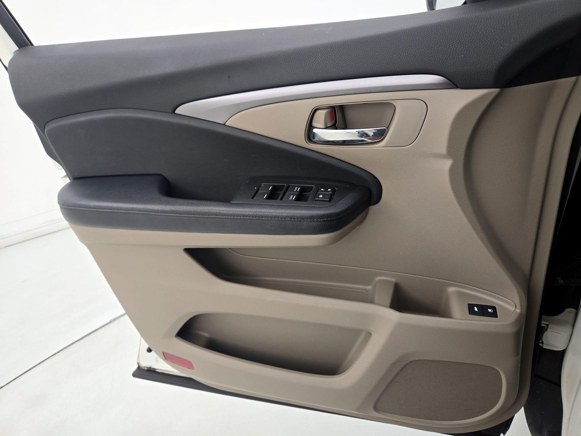 Thumbnail: 2016 Honda Pilot - 12