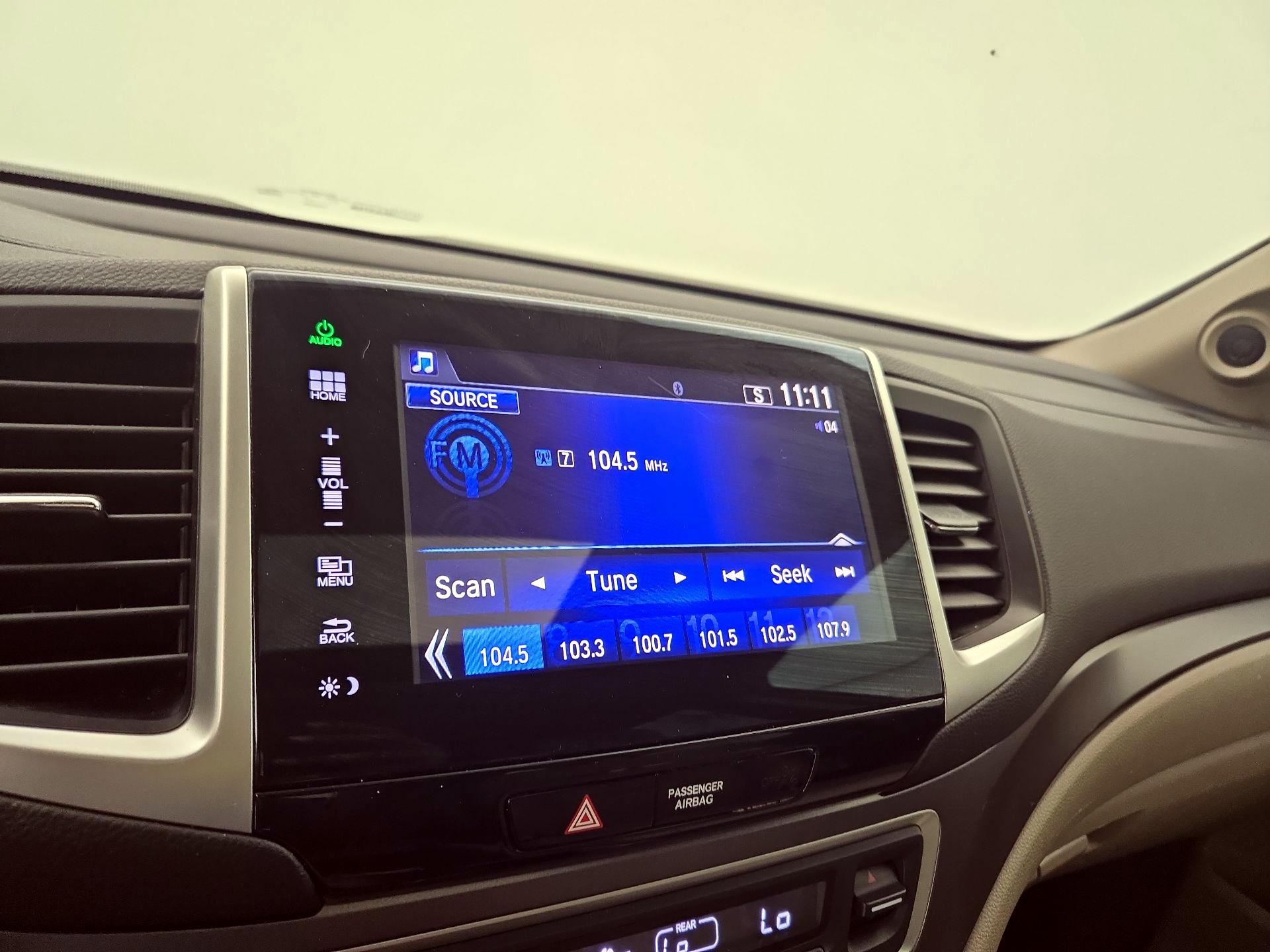 Thumbnail: 2016 Honda Pilot - 15