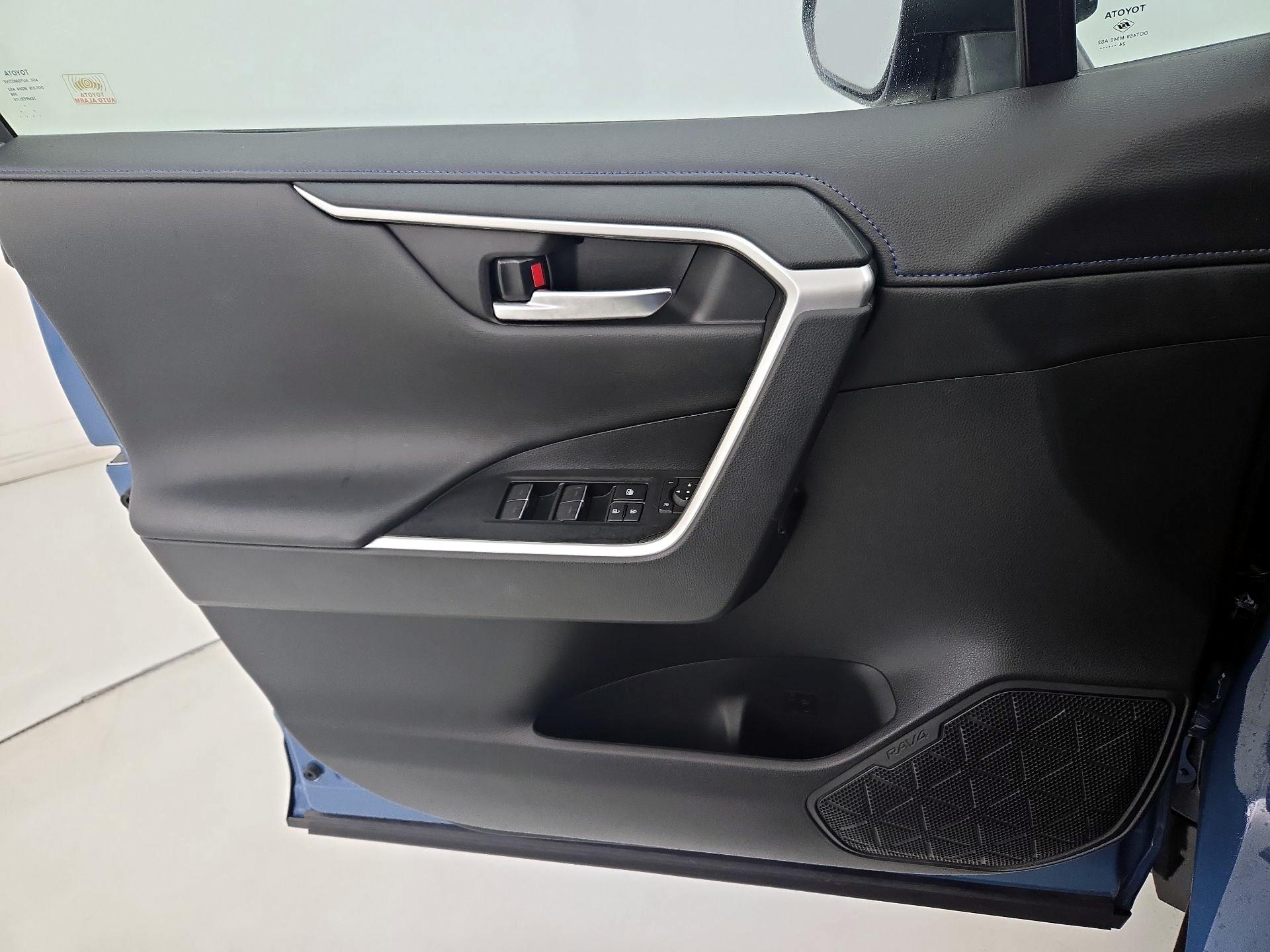 Thumbnail: 2025 Toyota RAV4 - 12