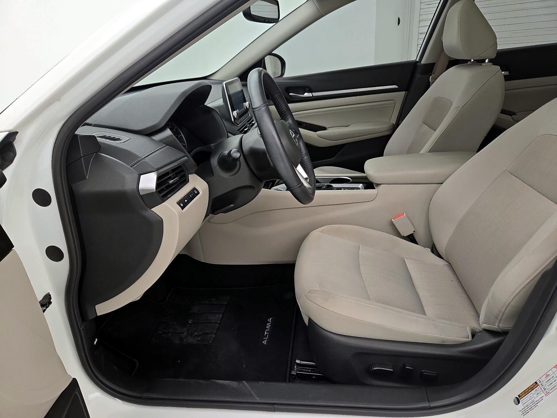 Thumbnail: 2020 Nissan Altima - 11