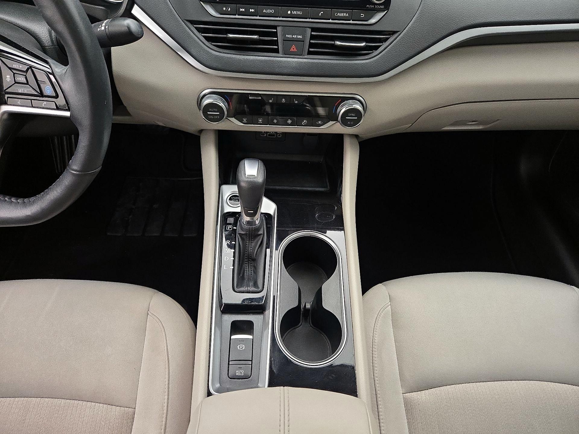 Thumbnail: 2020 Nissan Altima - 17