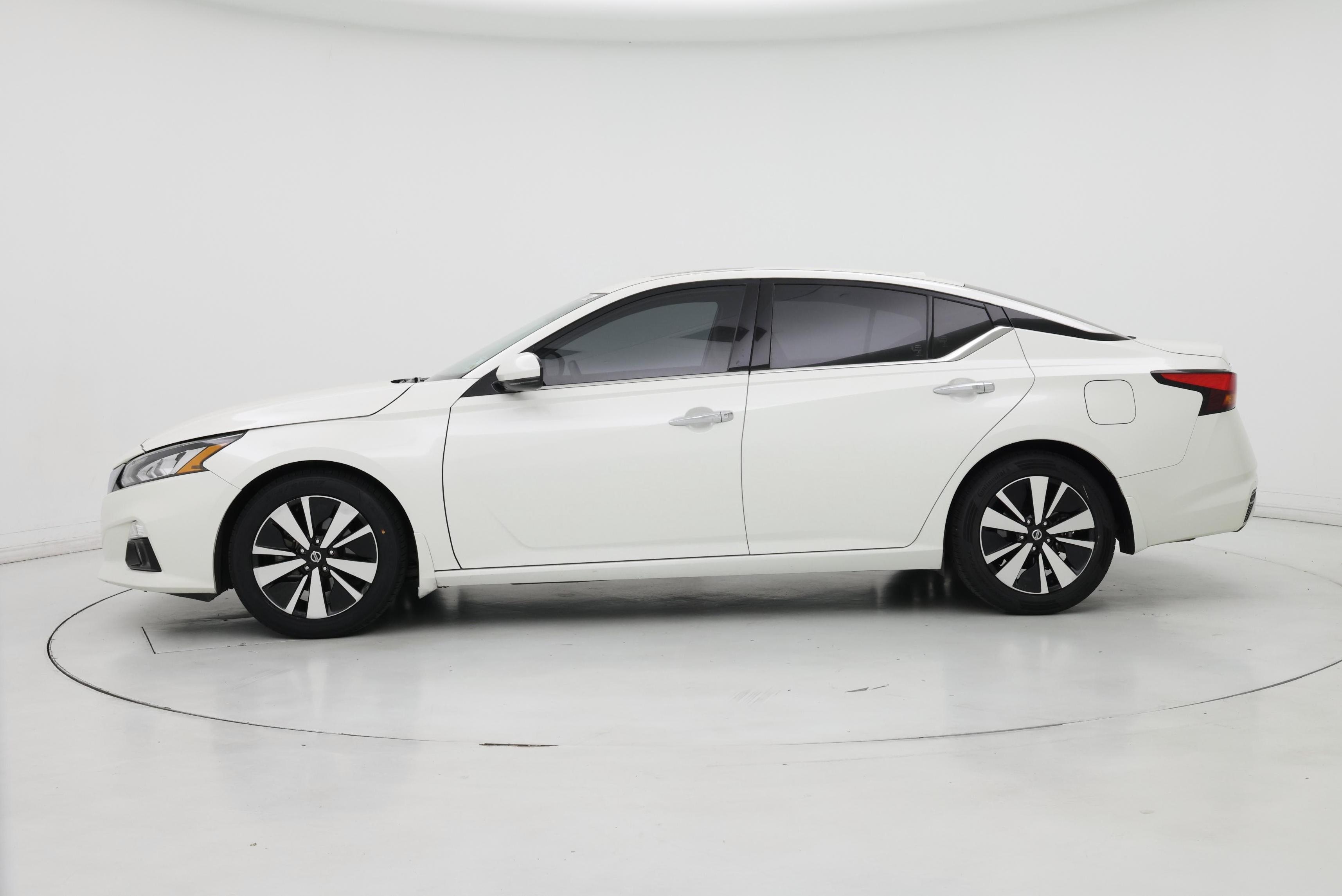 Thumbnail: 2020 Nissan Altima - 3