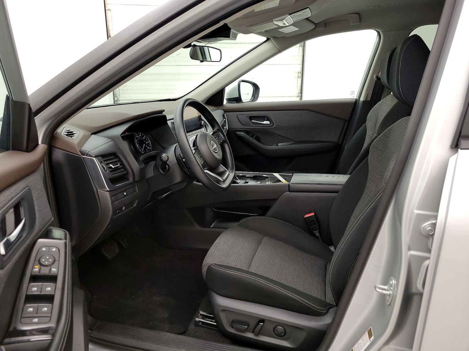 2023 Nissan Rogue SV - Photo 12