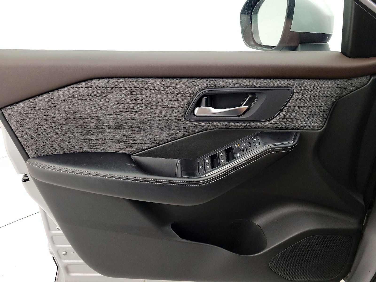 2023 Nissan Rogue SV - Photo 13