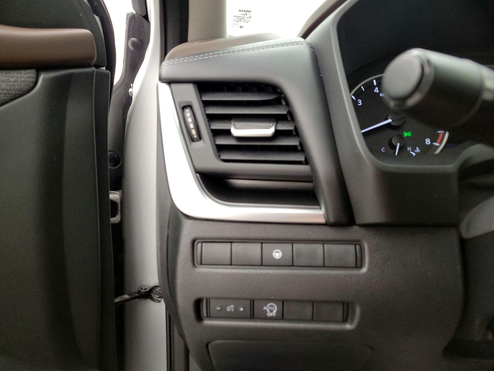 2023 Nissan Rogue SV - Photo 14