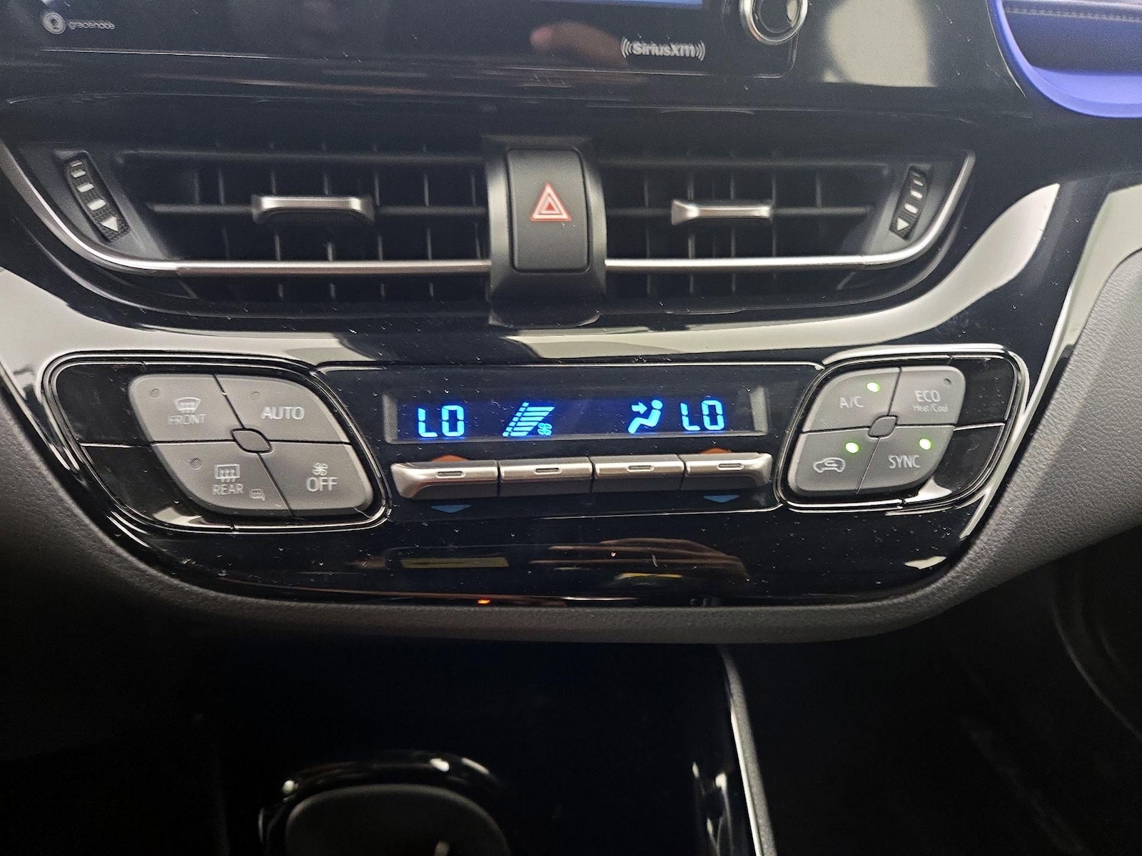 2022 Toyota C-HR XLE - Photo 17