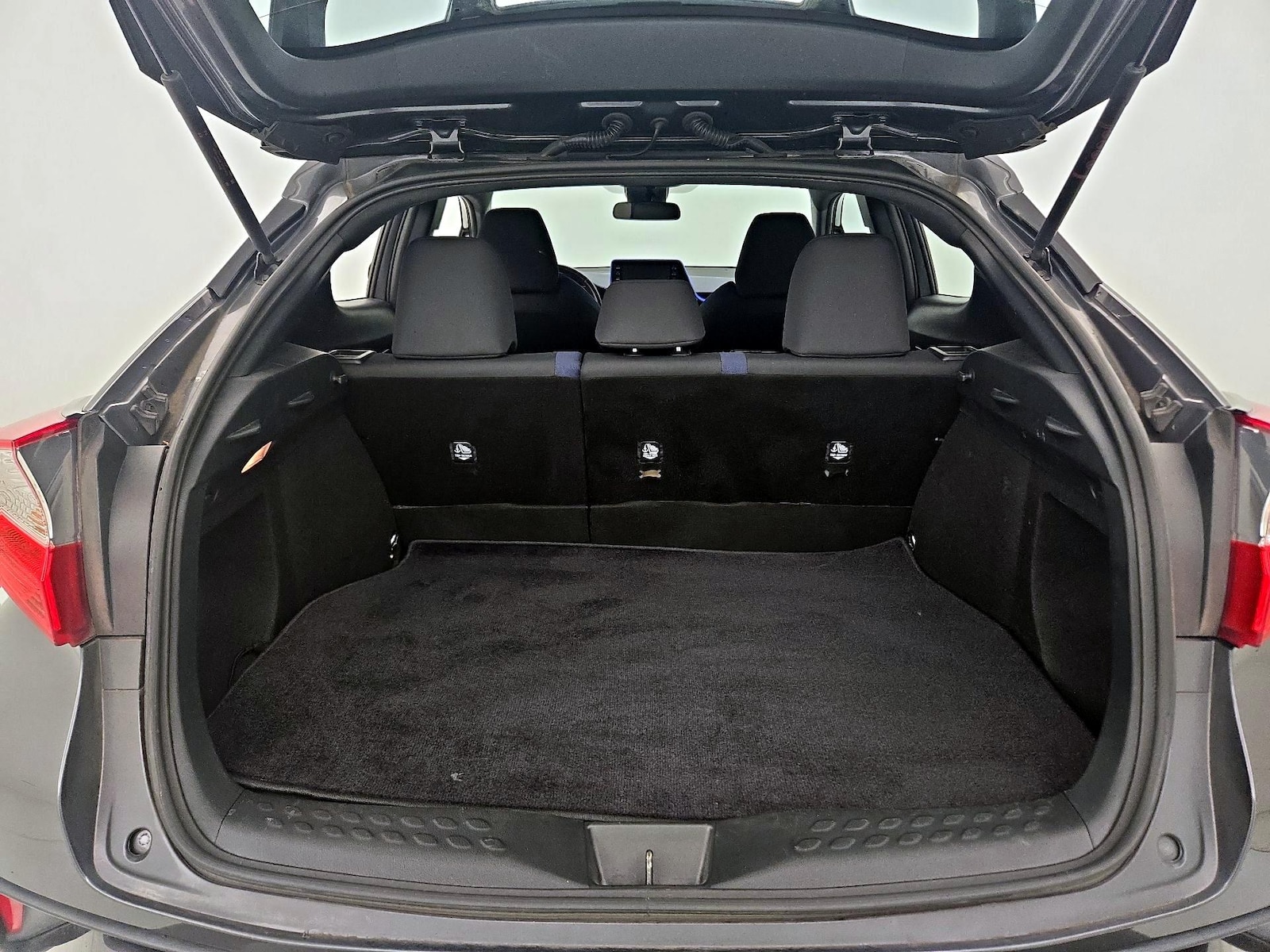 2022 Toyota C-HR XLE - Photo 21