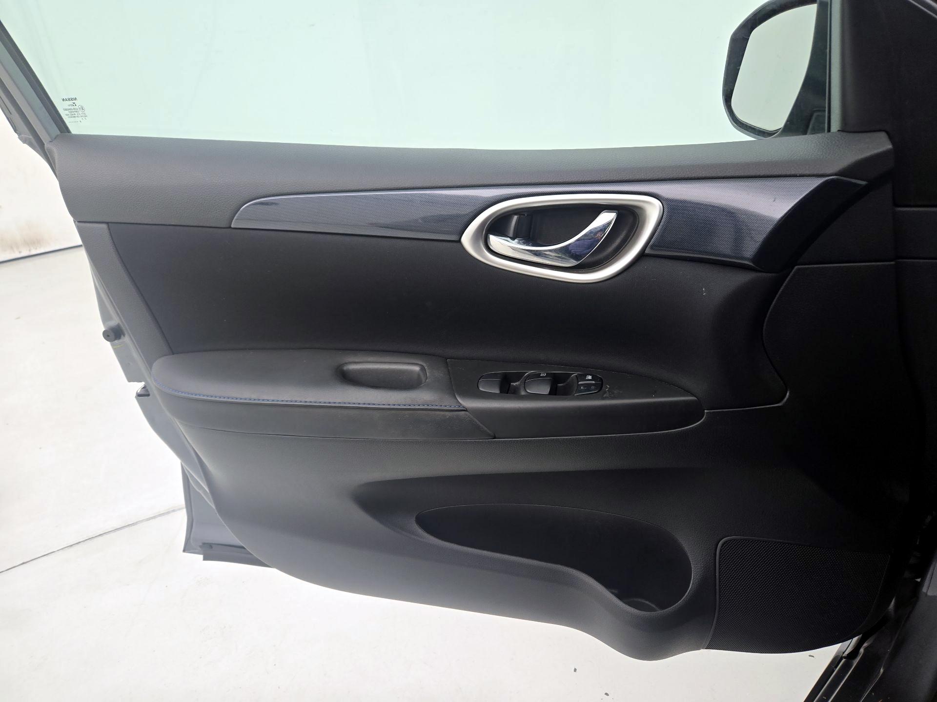 Thumbnail: 2019 Nissan Sentra - 12