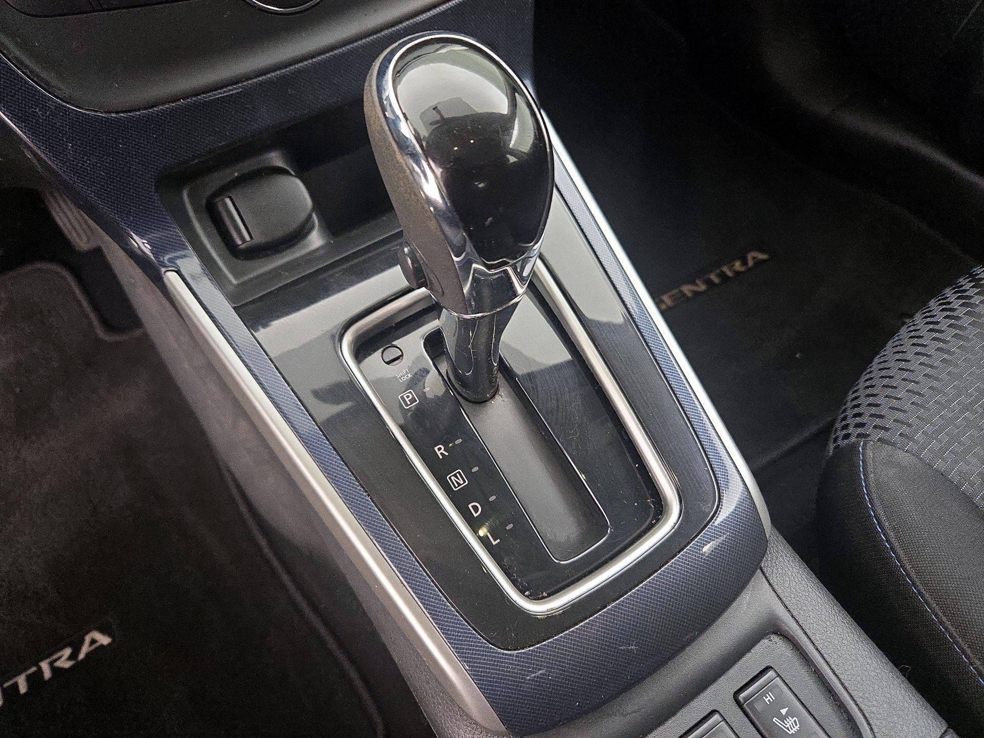 Thumbnail: 2019 Nissan Sentra - 17