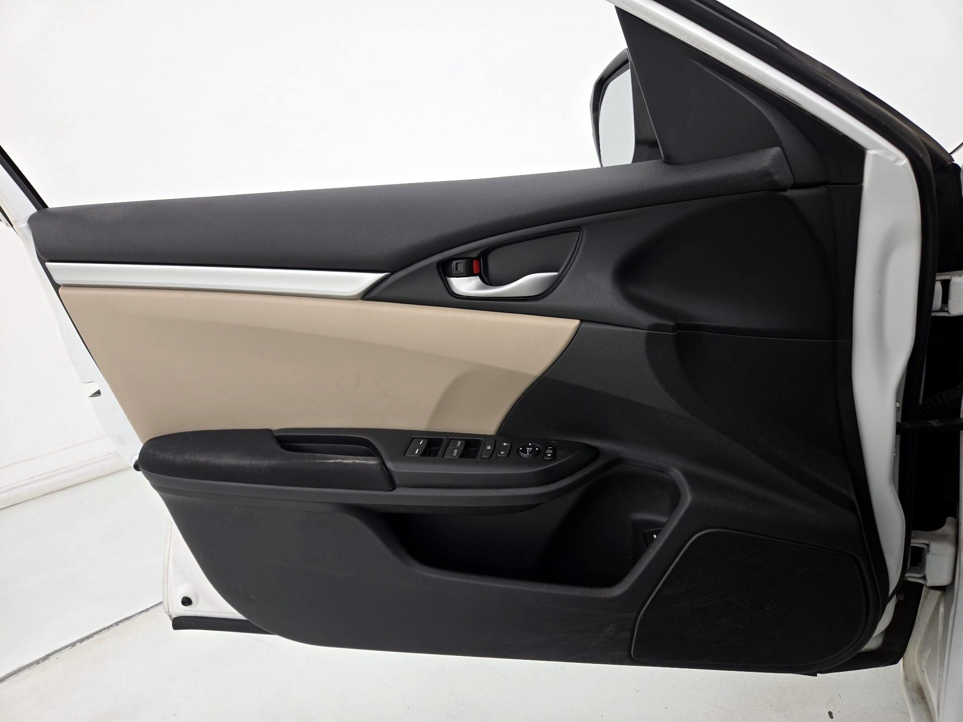 Thumbnail: 2016 Honda Civic - 12