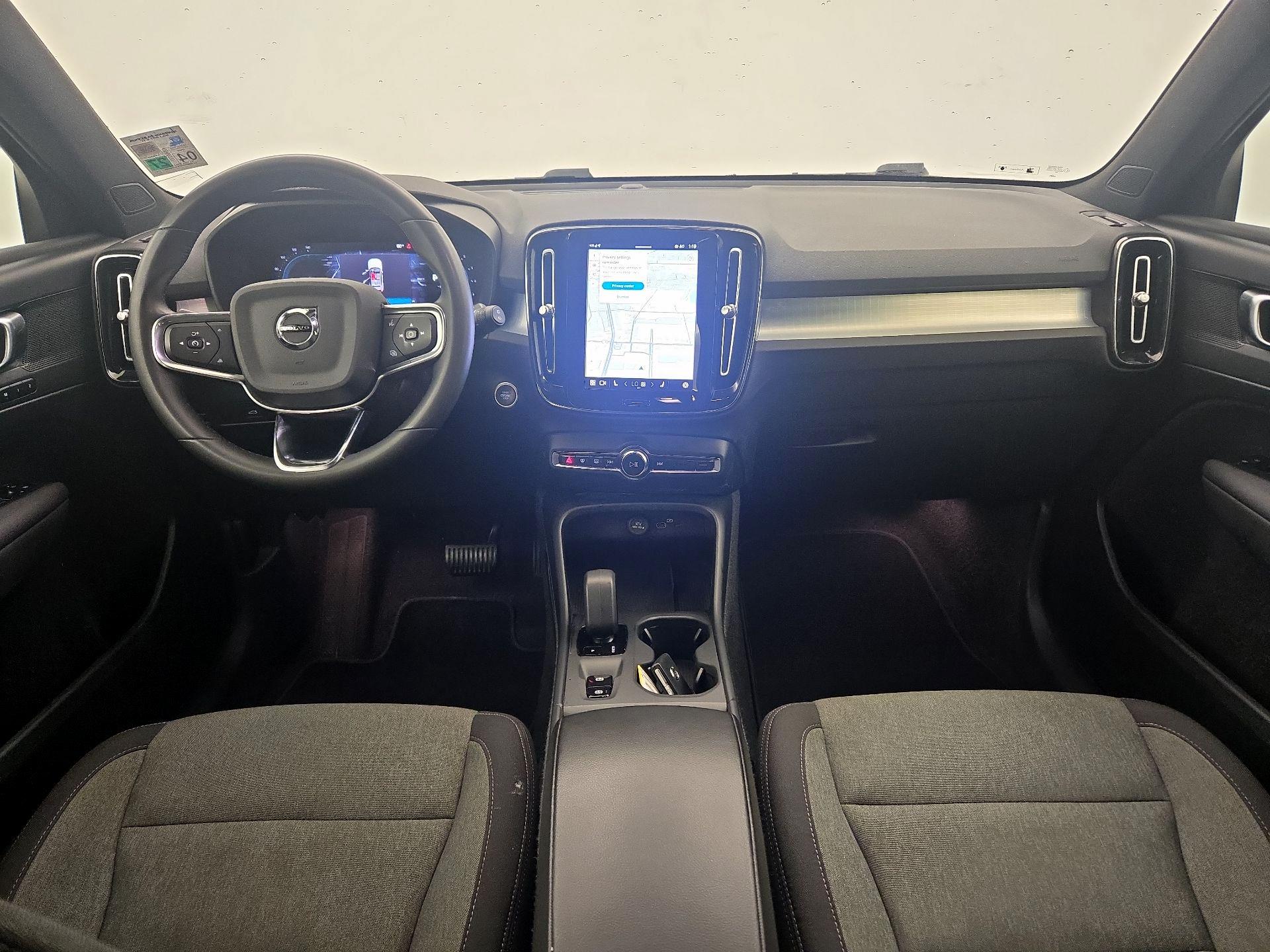 Thumbnail: 2024 Volvo XC40 - 9