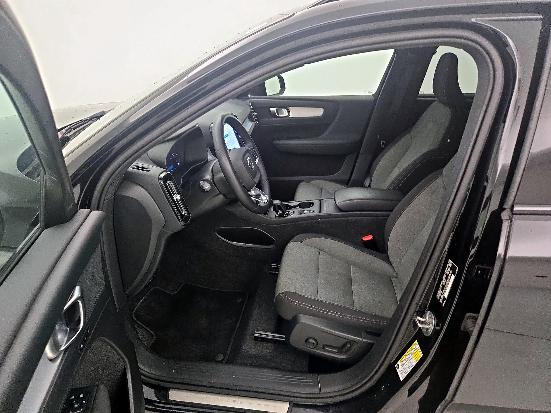 Thumbnail: 2024 Volvo XC40 - 11