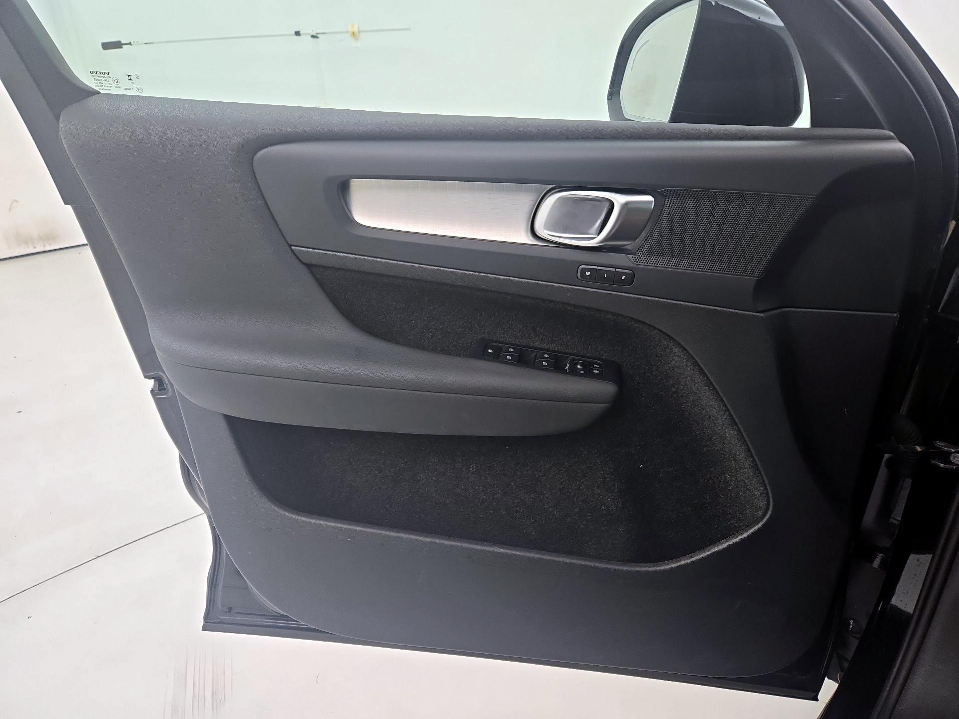 Thumbnail: 2024 Volvo XC40 - 12