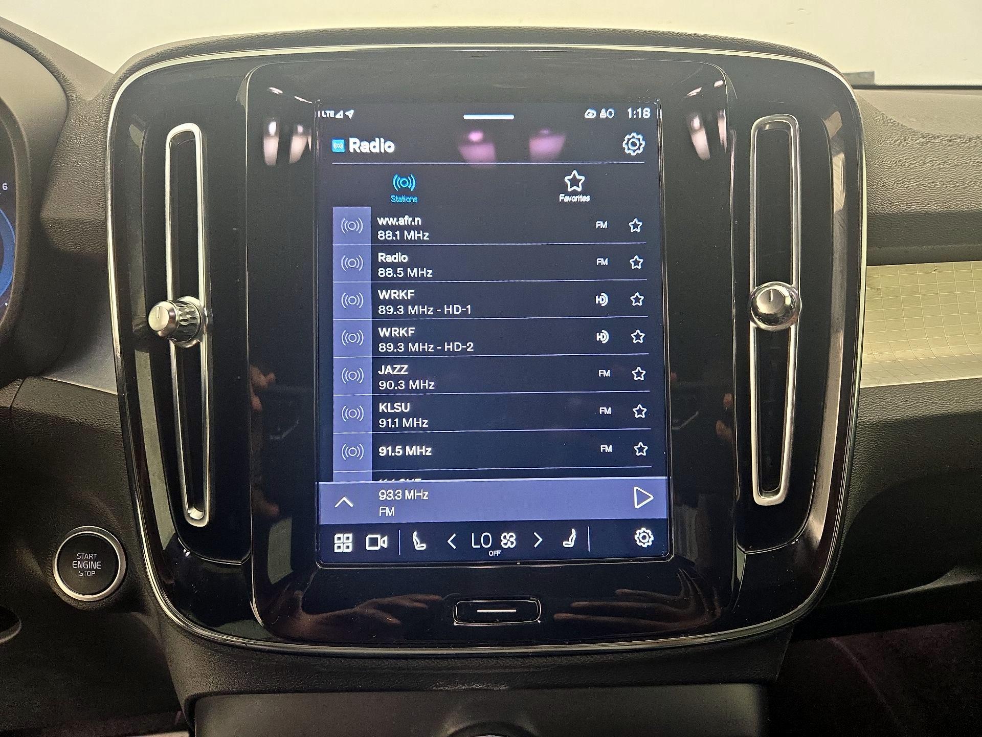 Thumbnail: 2024 Volvo XC40 - 16