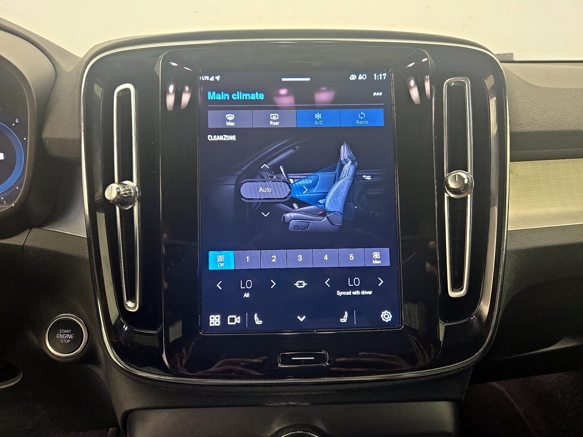 Thumbnail: 2024 Volvo XC40 - 17