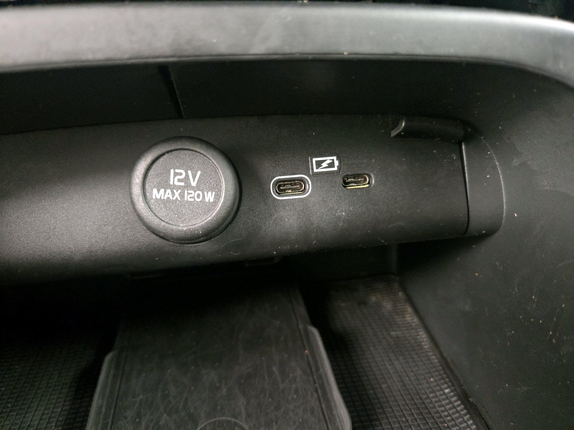 Thumbnail: 2024 Volvo XC40 - 19