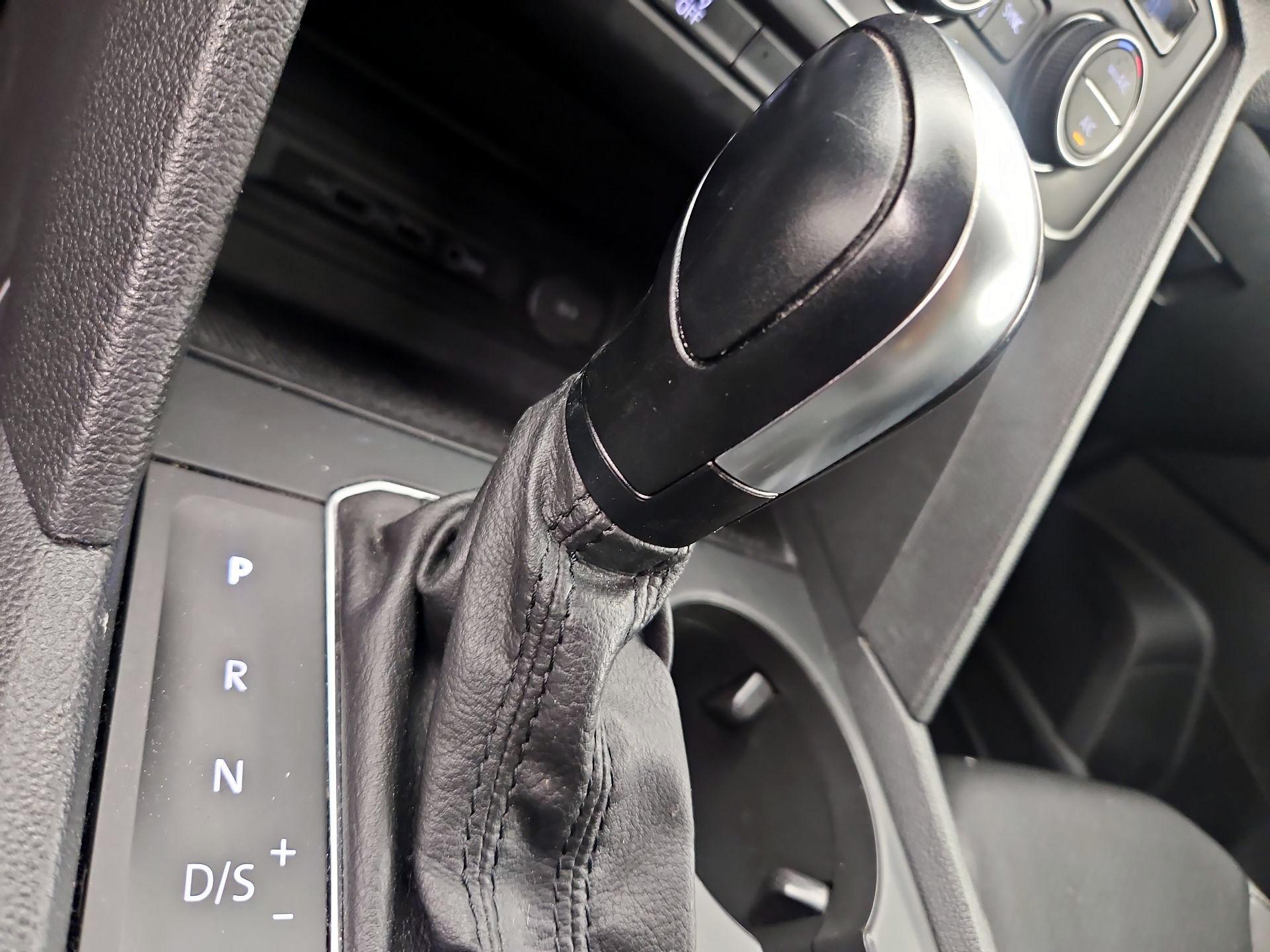 Thumbnail: 2021 Volkswagen Atlas - 16