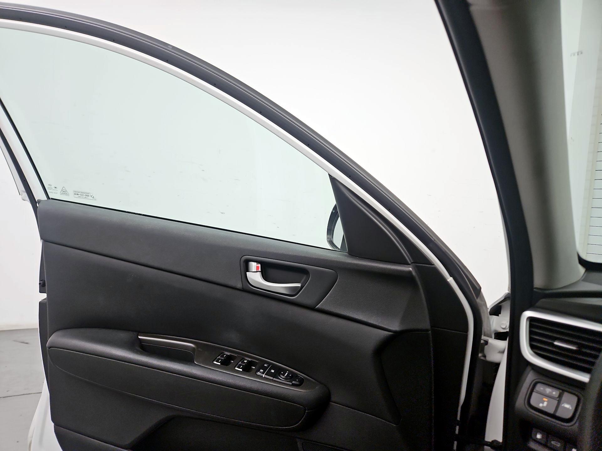 Thumbnail: 2019 Kia Optima - 12