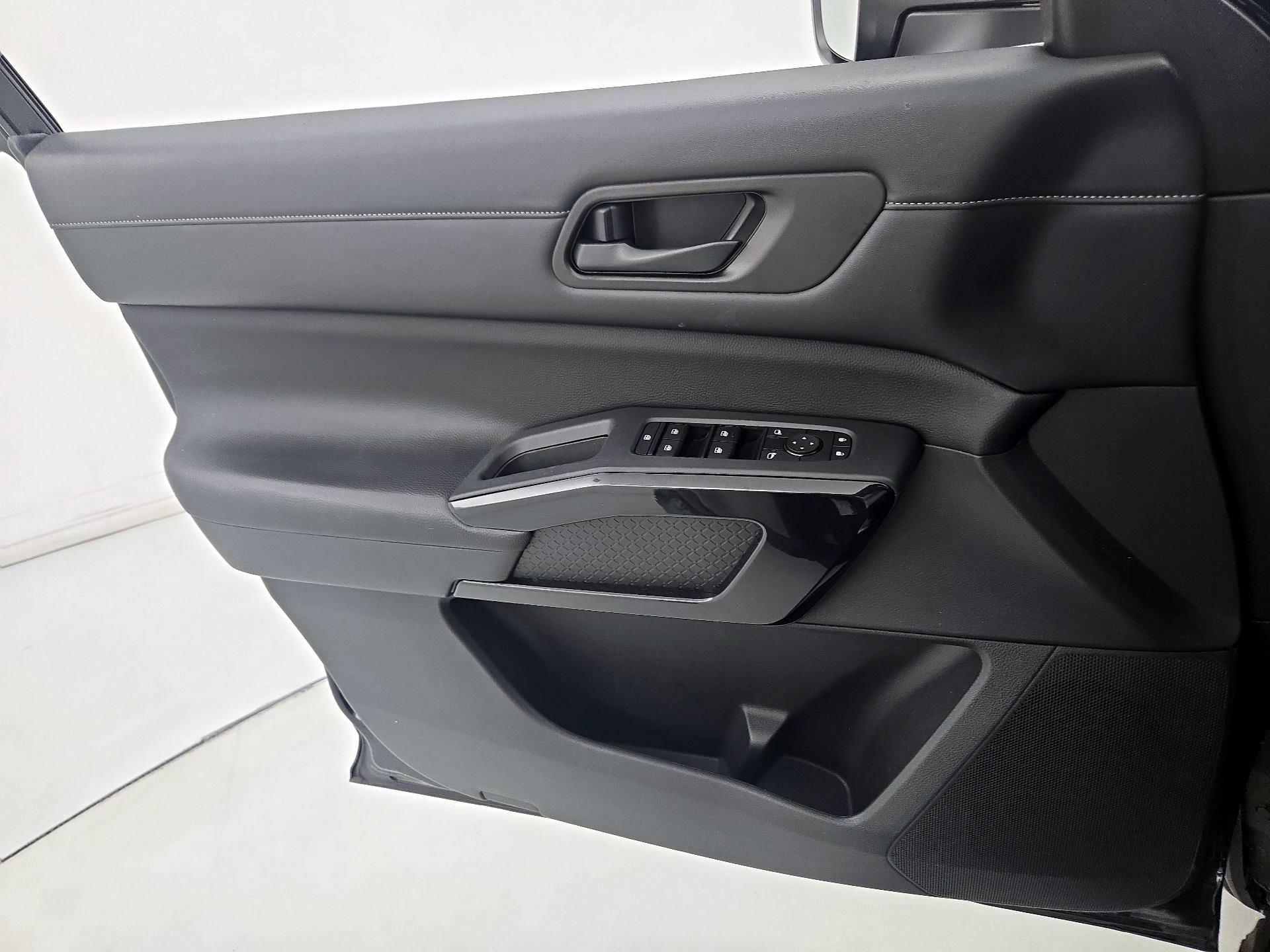 Thumbnail: 2023 Nissan Pathfinder - 12