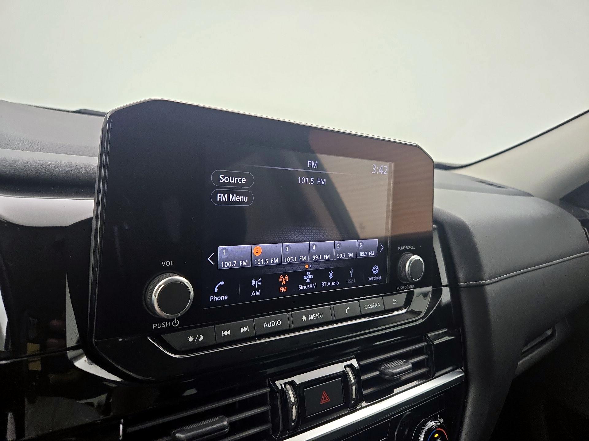 Thumbnail: 2023 Nissan Pathfinder - 15