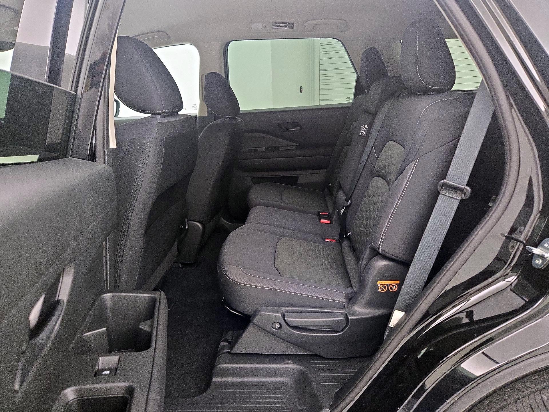 Thumbnail: 2023 Nissan Pathfinder - 19