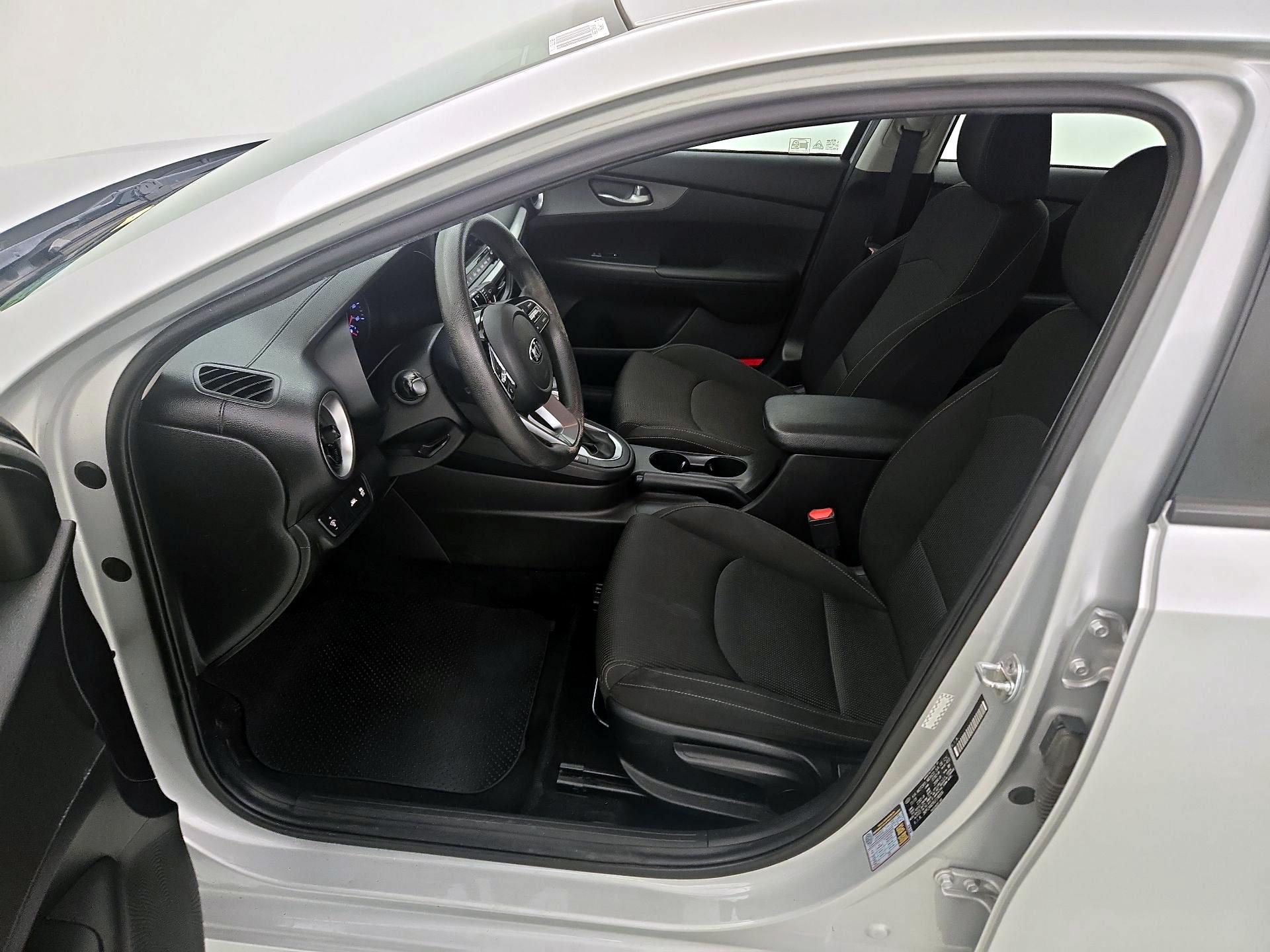 Thumbnail: 2020 Kia Forte - 11