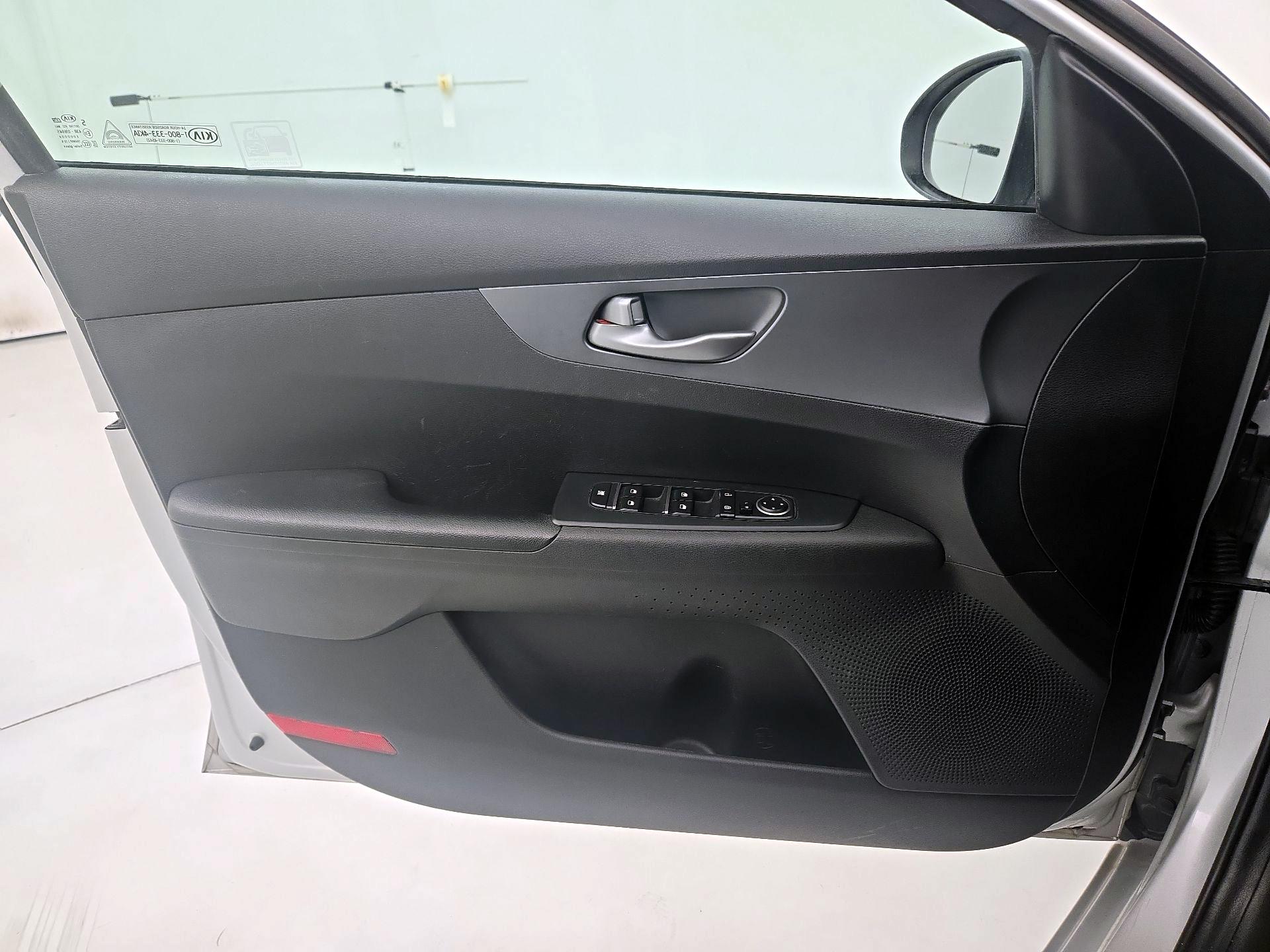 Thumbnail: 2020 Kia Forte - 12