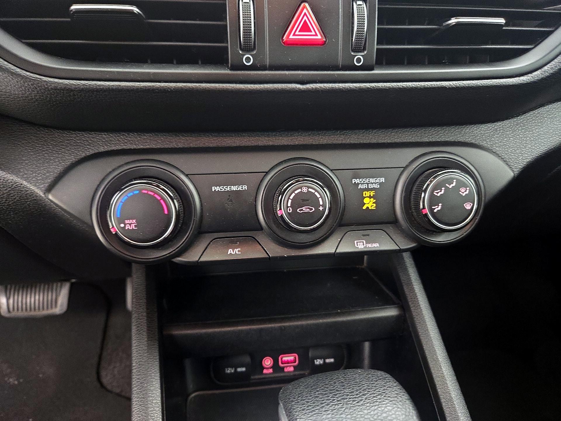 Thumbnail: 2020 Kia Forte - 16