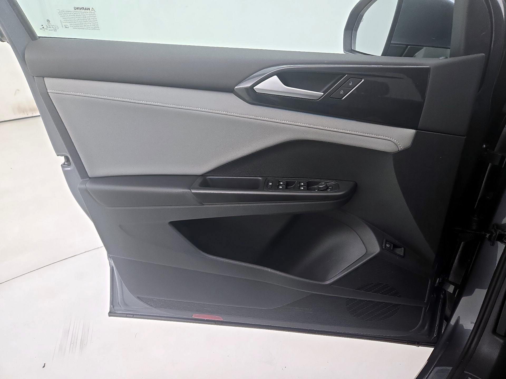 Thumbnail: 2022 Volkswagen Taos - 12