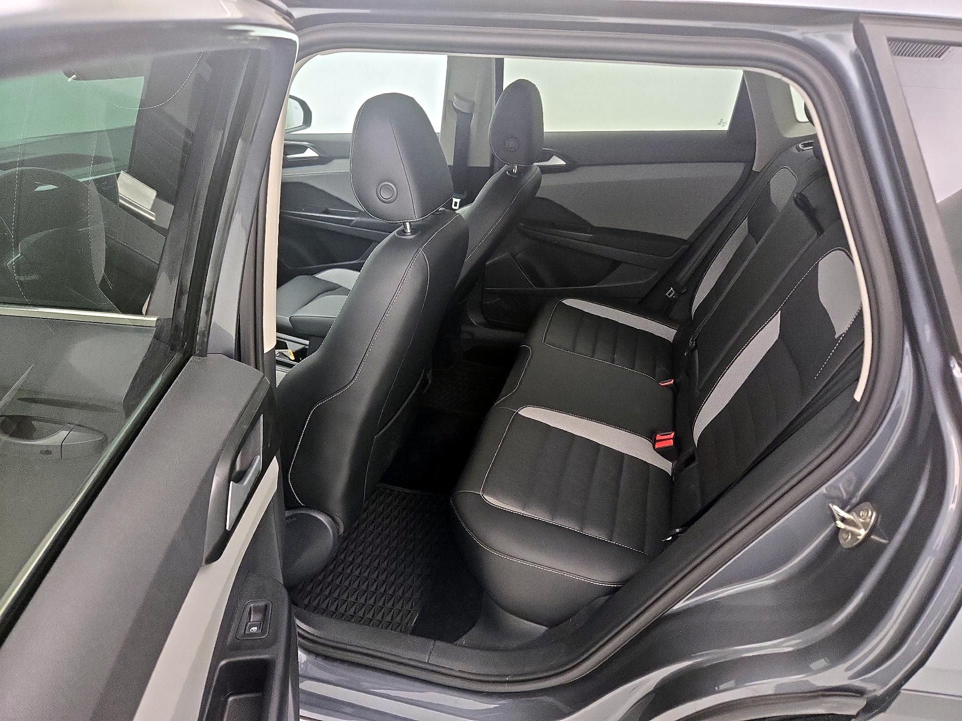 Thumbnail: 2022 Volkswagen Taos - 20