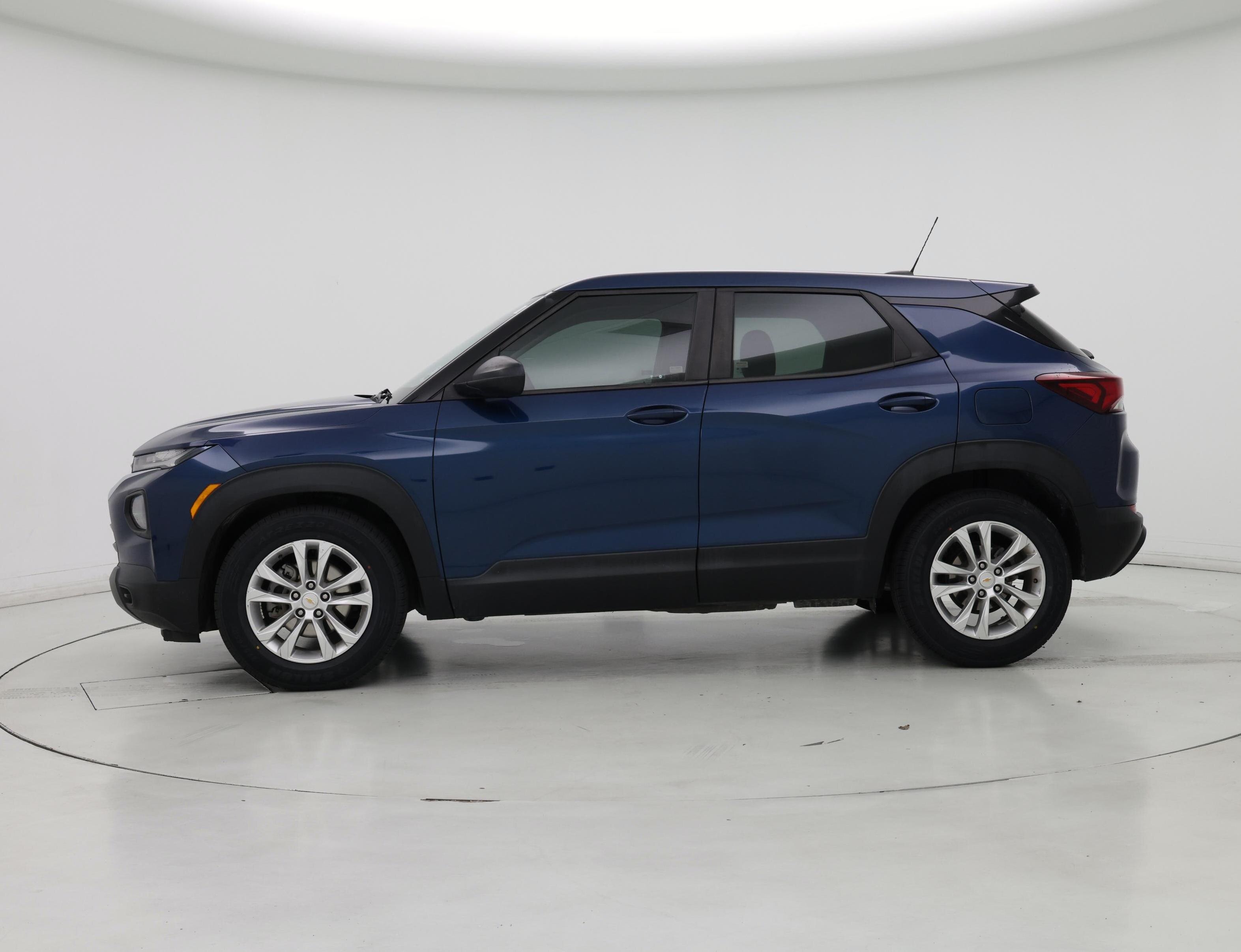 Thumbnail: 2021 Chevrolet TrailBlazer - 3