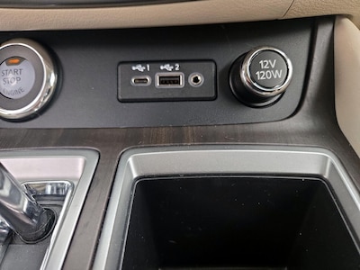 USB/AUX Ports