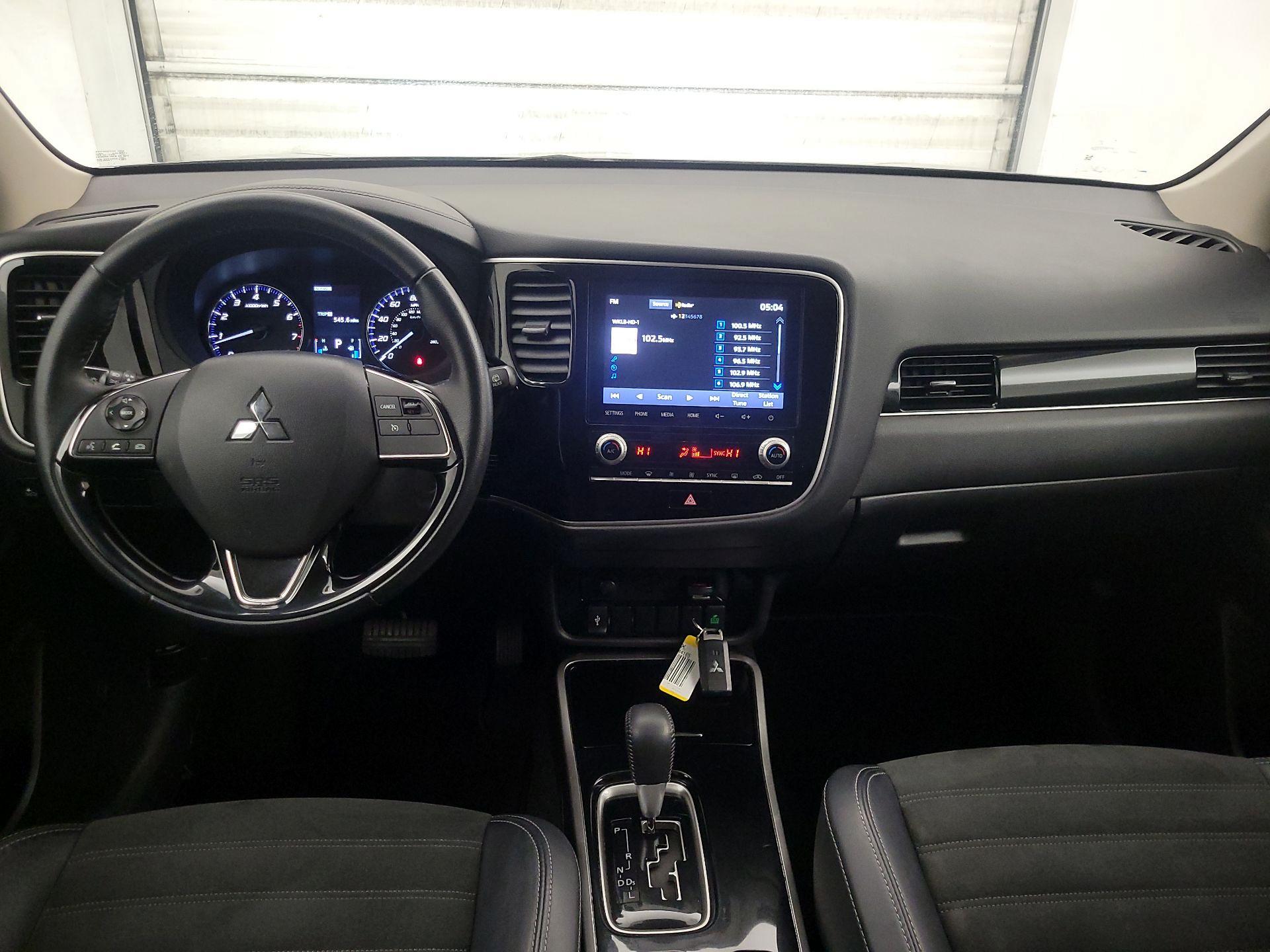 Thumbnail: 2020 Mitsubishi Outlander - 9