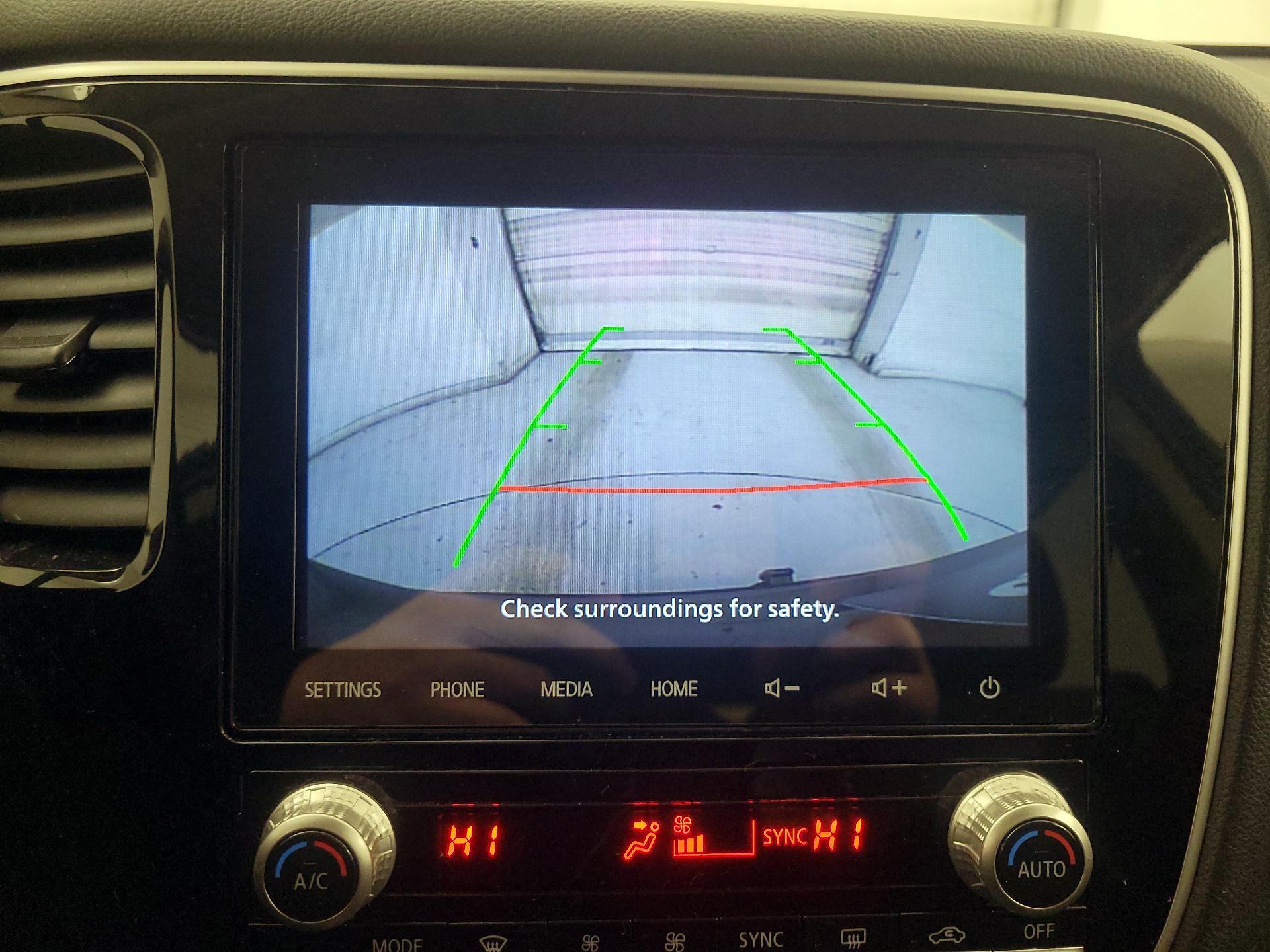 Thumbnail: 2020 Mitsubishi Outlander - 14