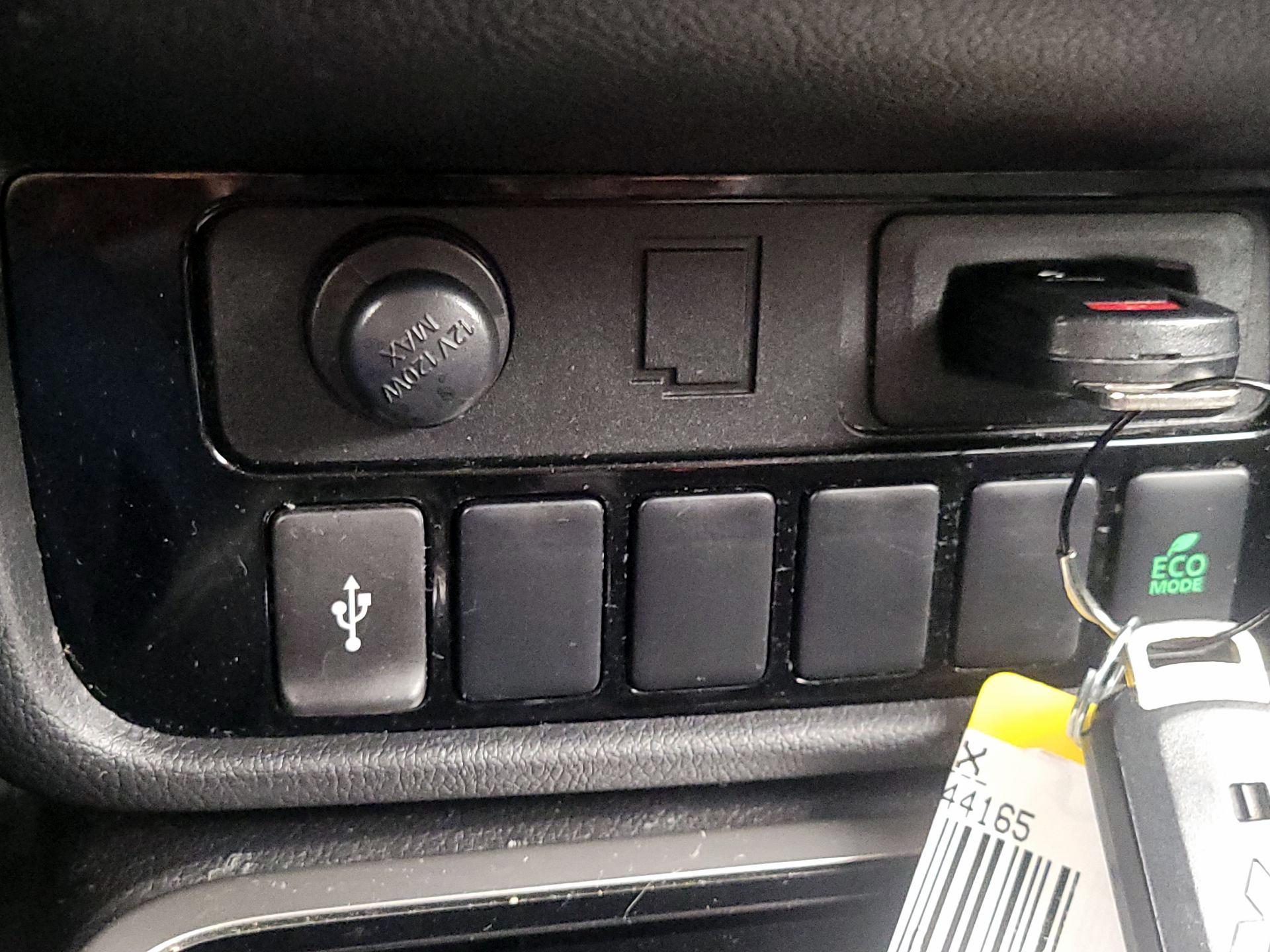 Thumbnail: 2020 Mitsubishi Outlander - 18