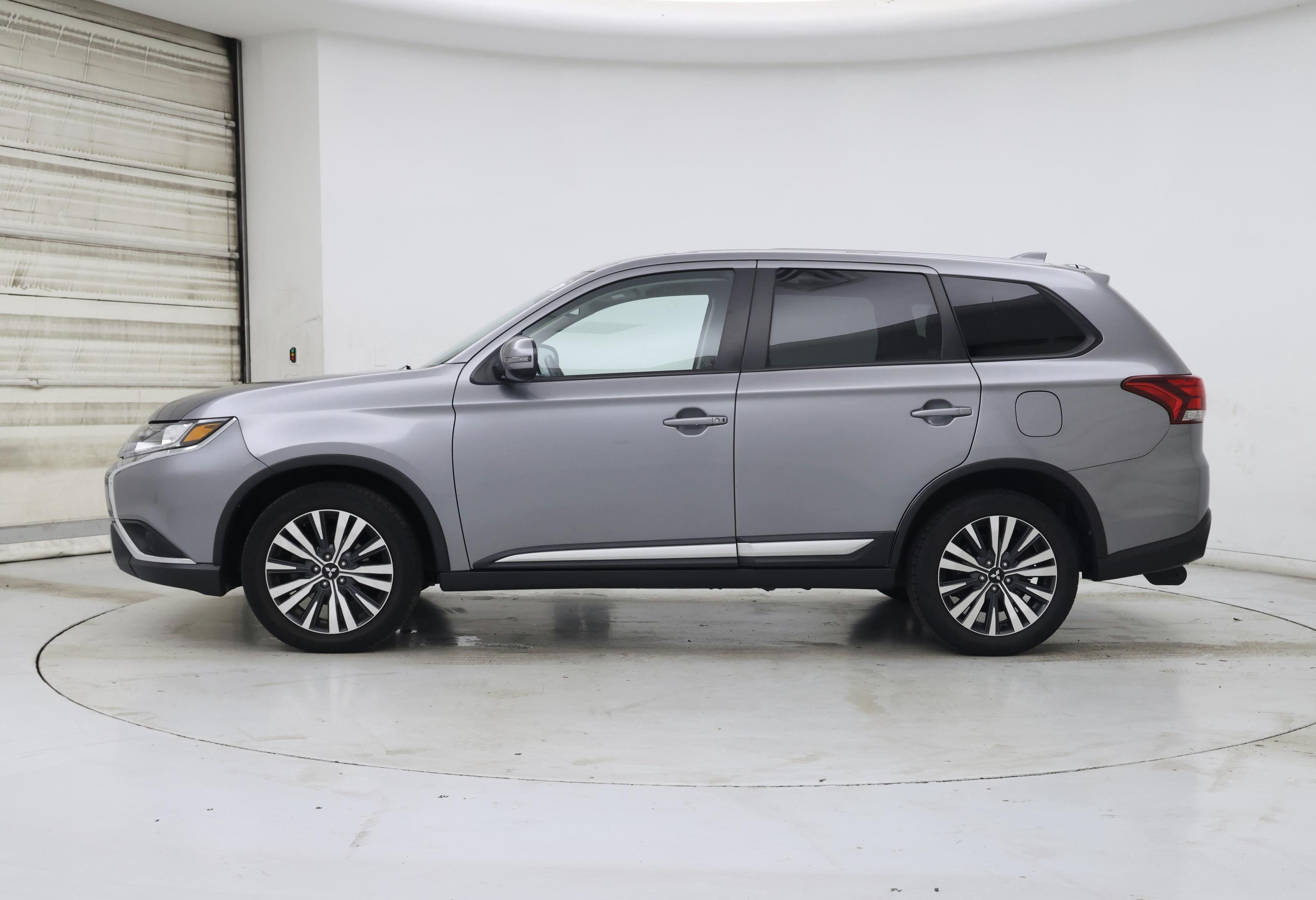 Thumbnail: 2020 Mitsubishi Outlander - 3