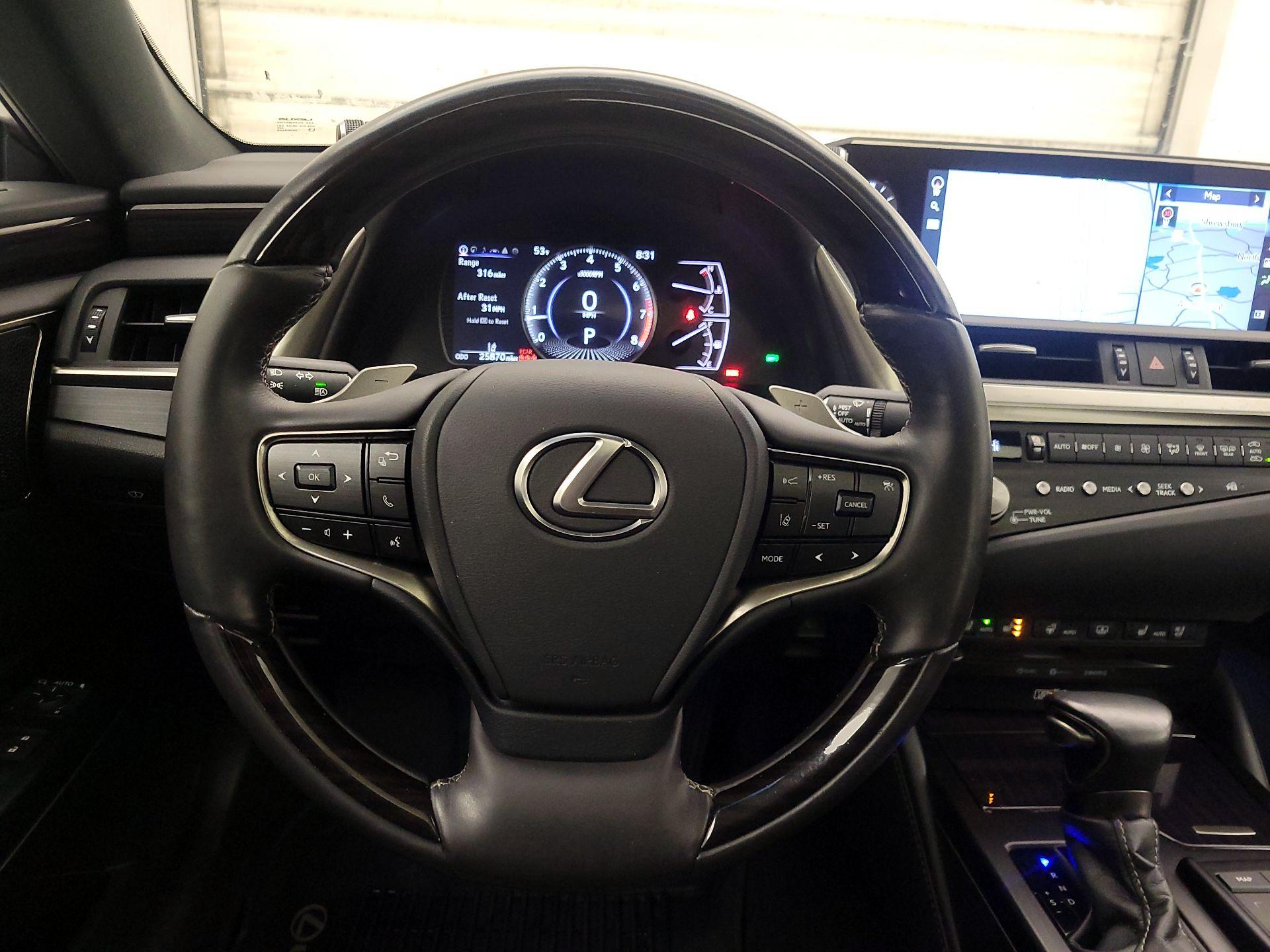 Thumbnail: 2021 Lexus ES - 10