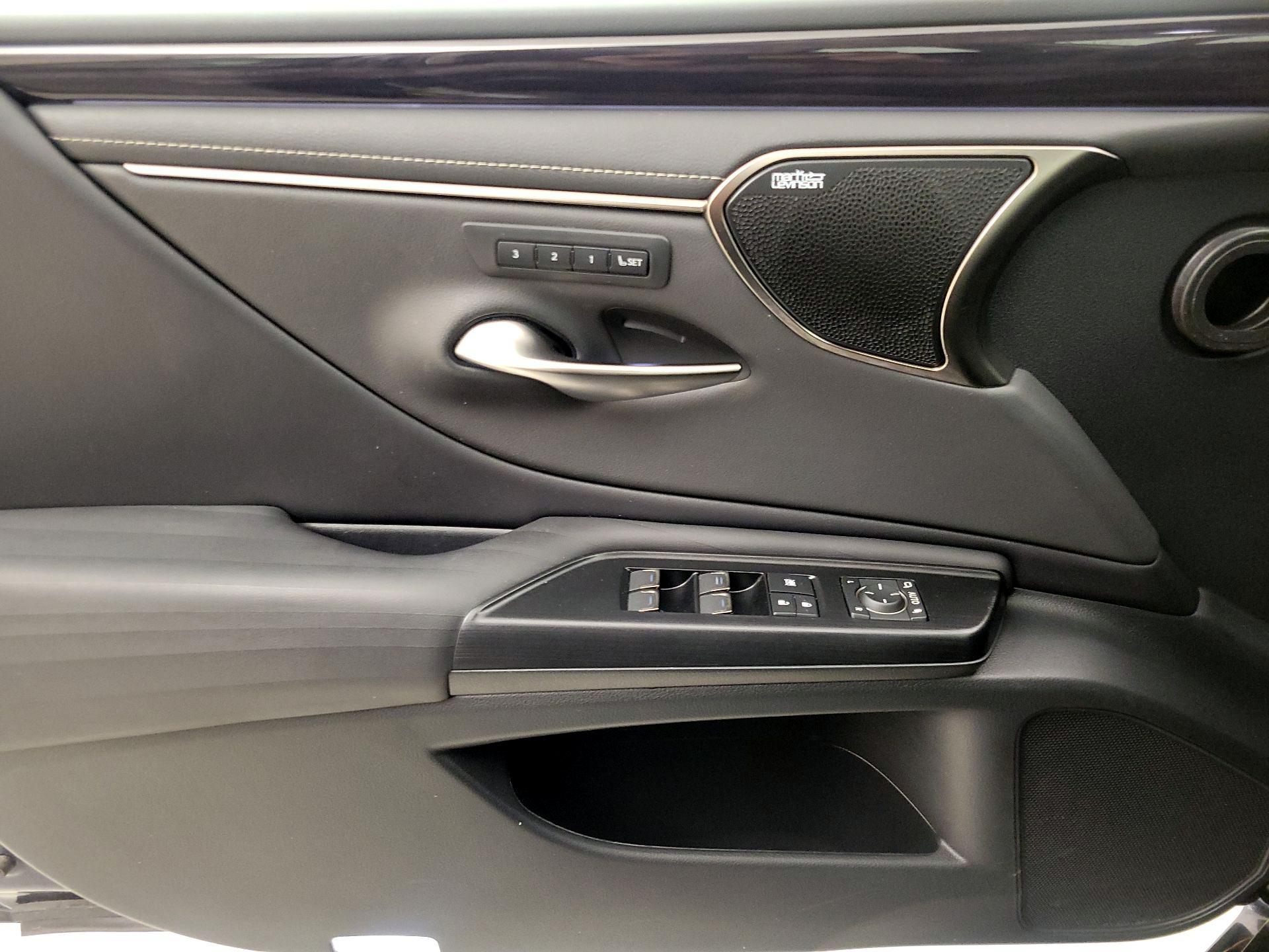 Thumbnail: 2021 Lexus ES - 12