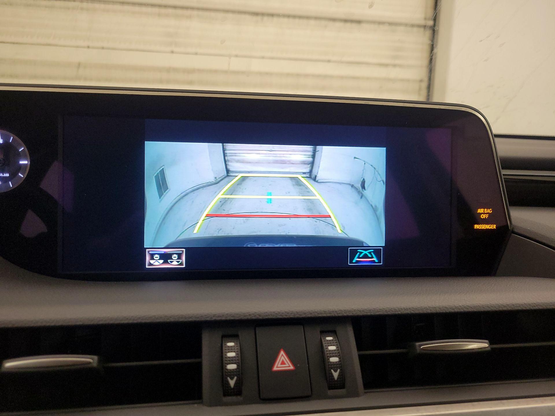 Thumbnail: 2021 Lexus ES - 15