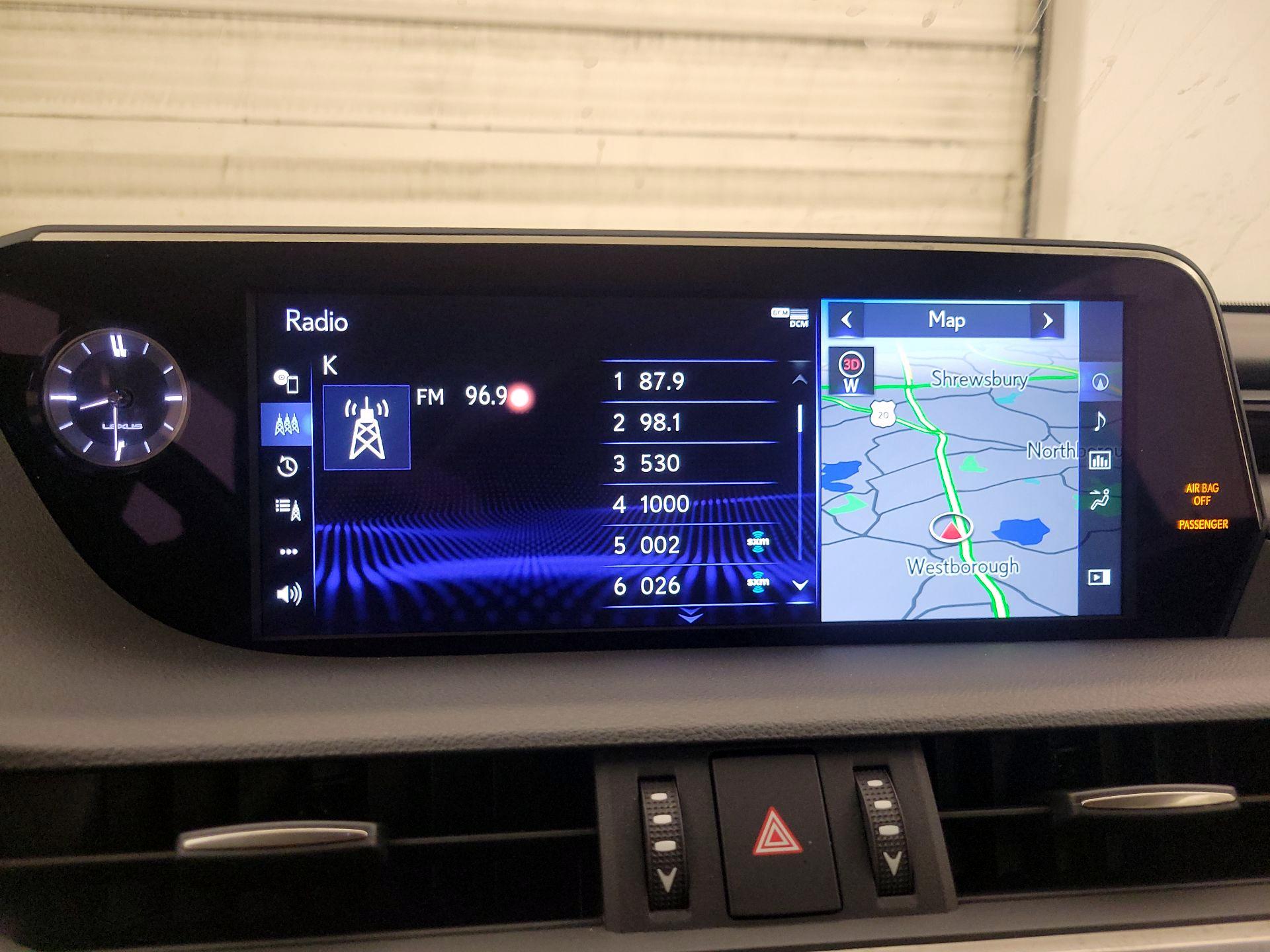 Thumbnail: 2021 Lexus ES - 16