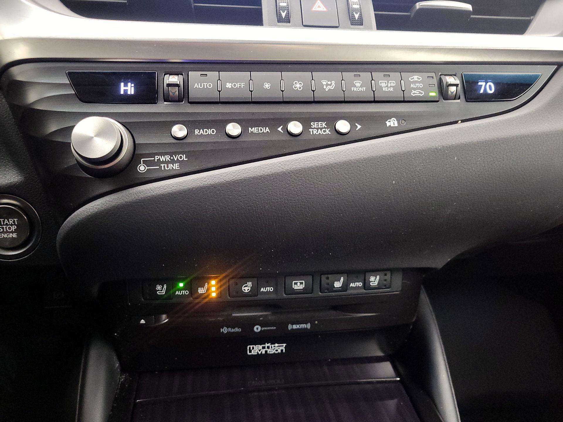 Thumbnail: 2021 Lexus ES - 17