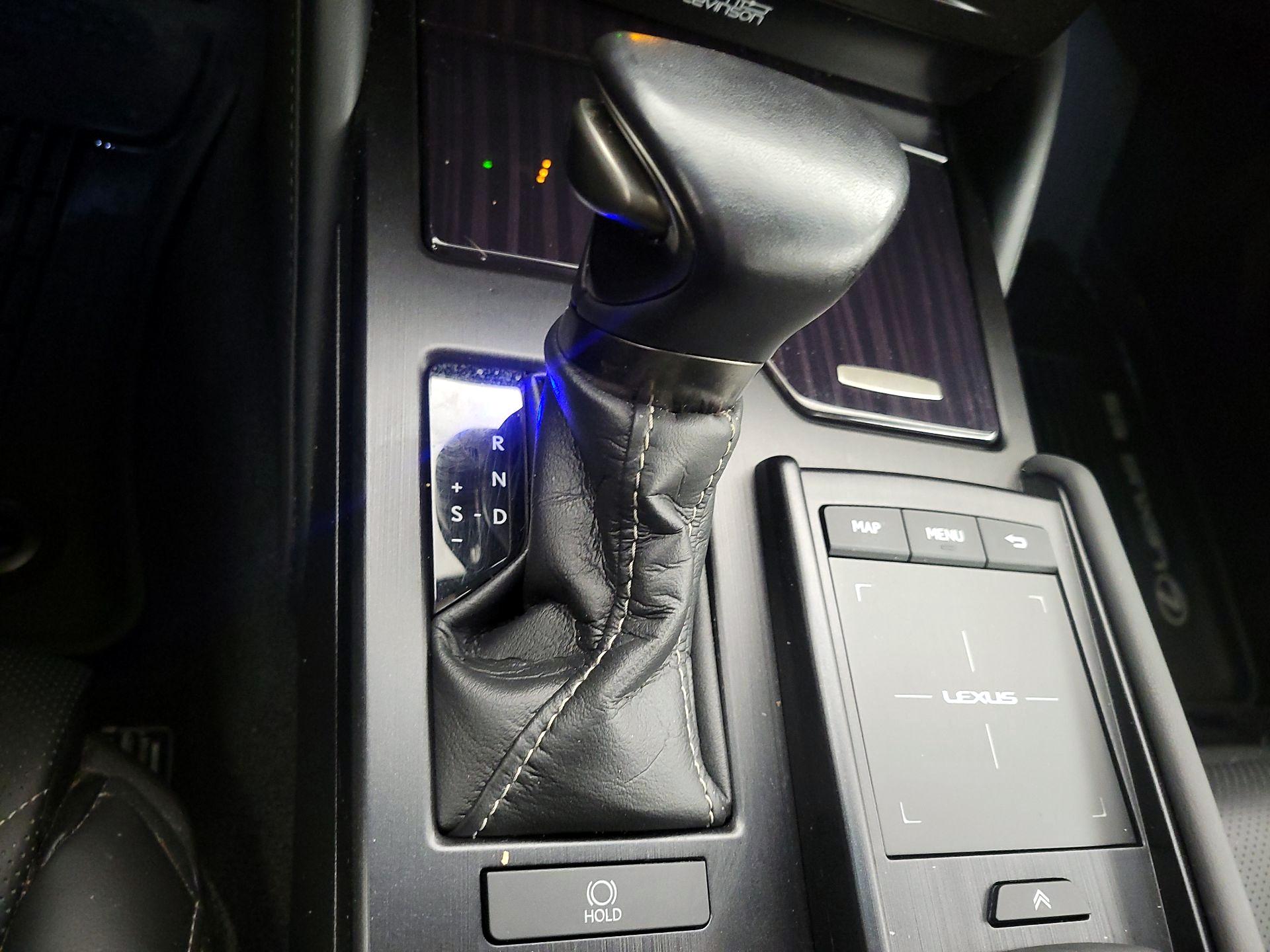 Thumbnail: 2021 Lexus ES - 18